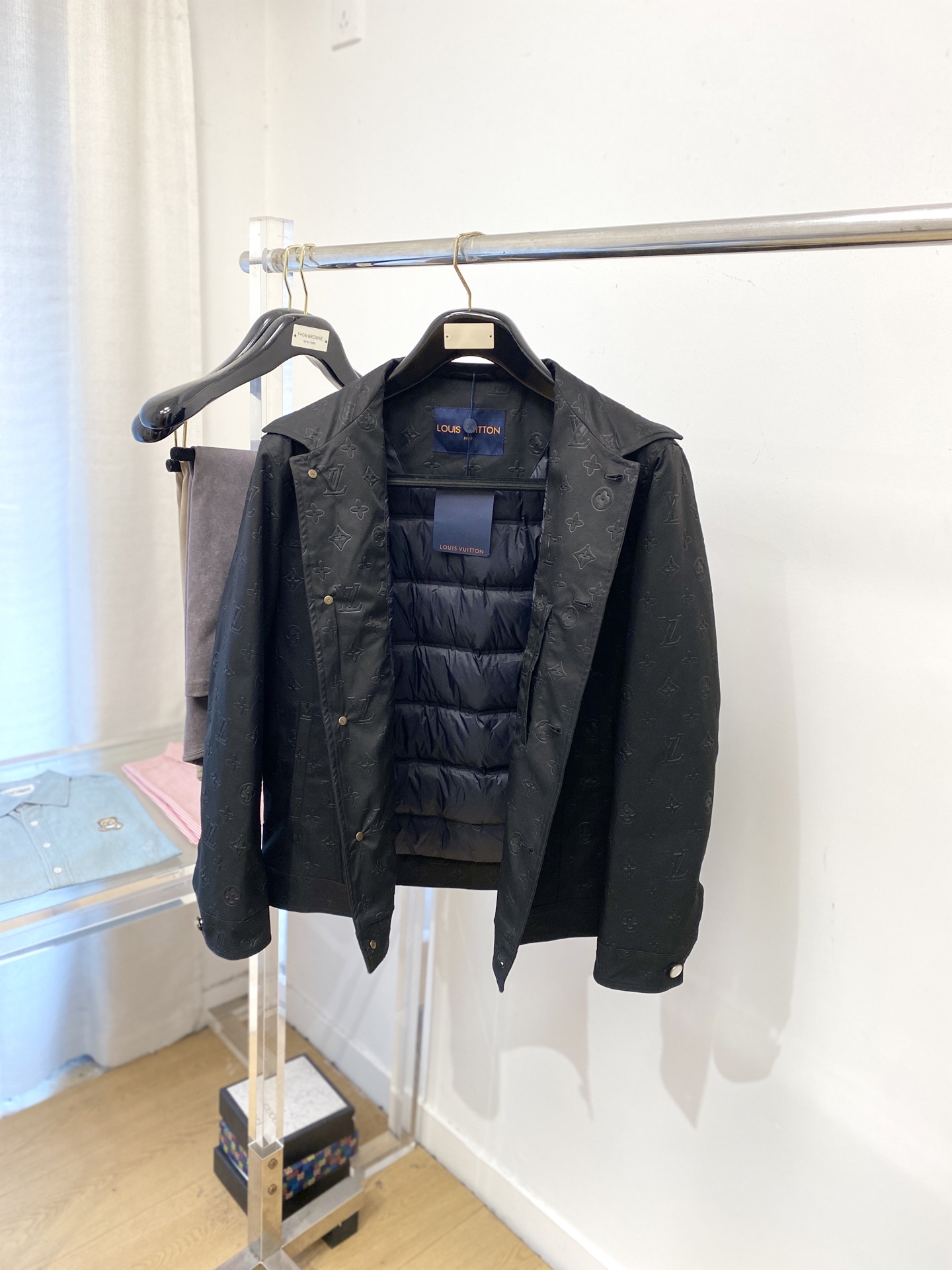路易威登、2025新品羽绒夹克外套，时尚帅气，简约百搭款，顶级数码定位凹凸图案字母logo，定制原版面料