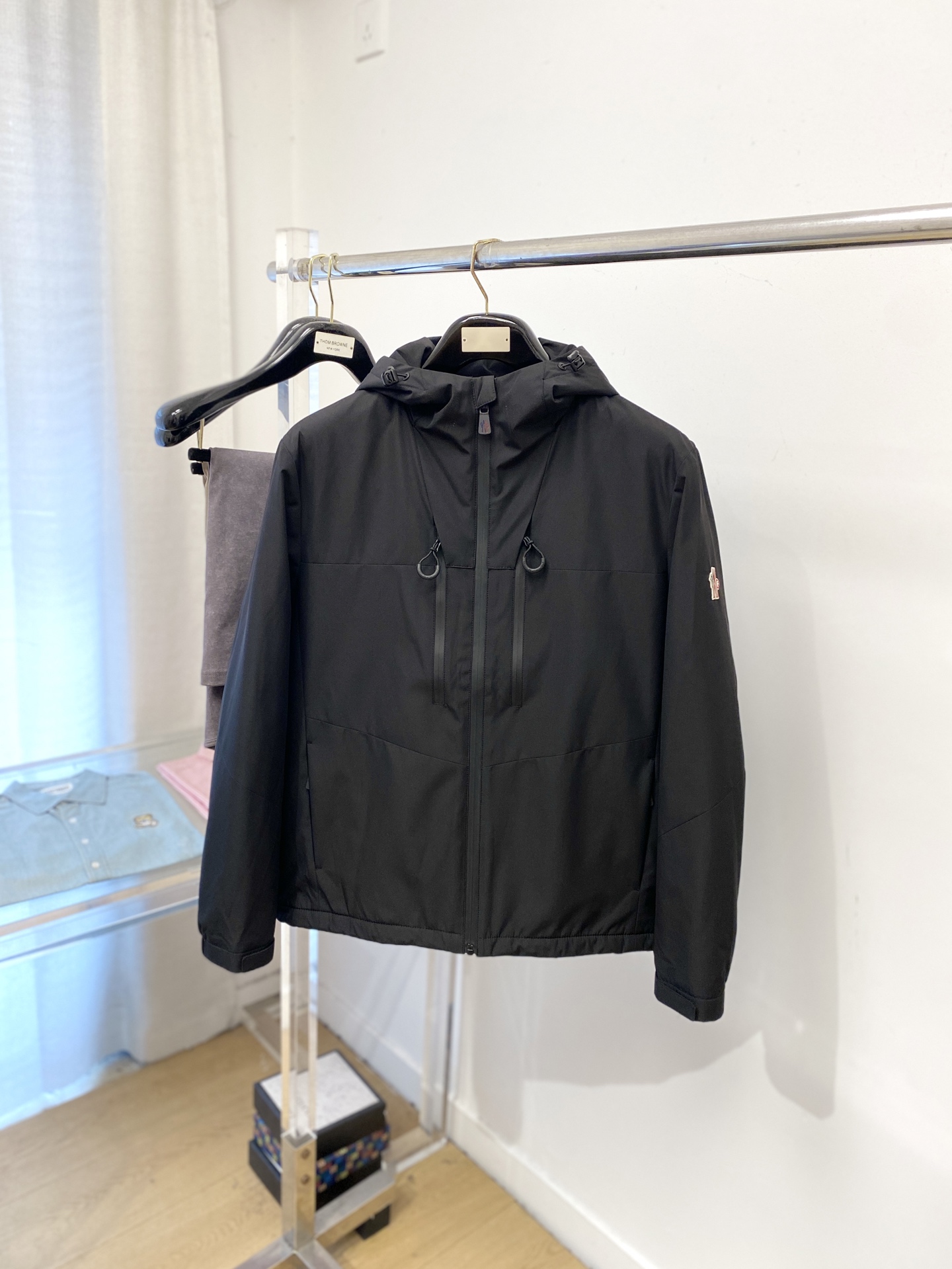 NO:600108,Moncler, 2025 new arrival down jacket, fashionable and handsome, simple and versatile, embroidered logo on the cuffs, customized original fabric, not only stiff and keeping the trendy silhouette, but also comfortable to wear, the yarn is more delicate, size M-3XL,,Moncler,jackets & coats,jackets & coats,down jacket,alexander wang19860909蒙口、2025新品羽绒夹克外套,时尚帅气,简约百搭款,袖口刺绣装饰图案logo,定制原版面料,不仅挺括,保持潮流的廓形,又穿着舒适,纱织更细腻,码数M-3XL,,Moncler,jackets & coats,jackets & coats,down jacket,alexander wang,Men's clothing