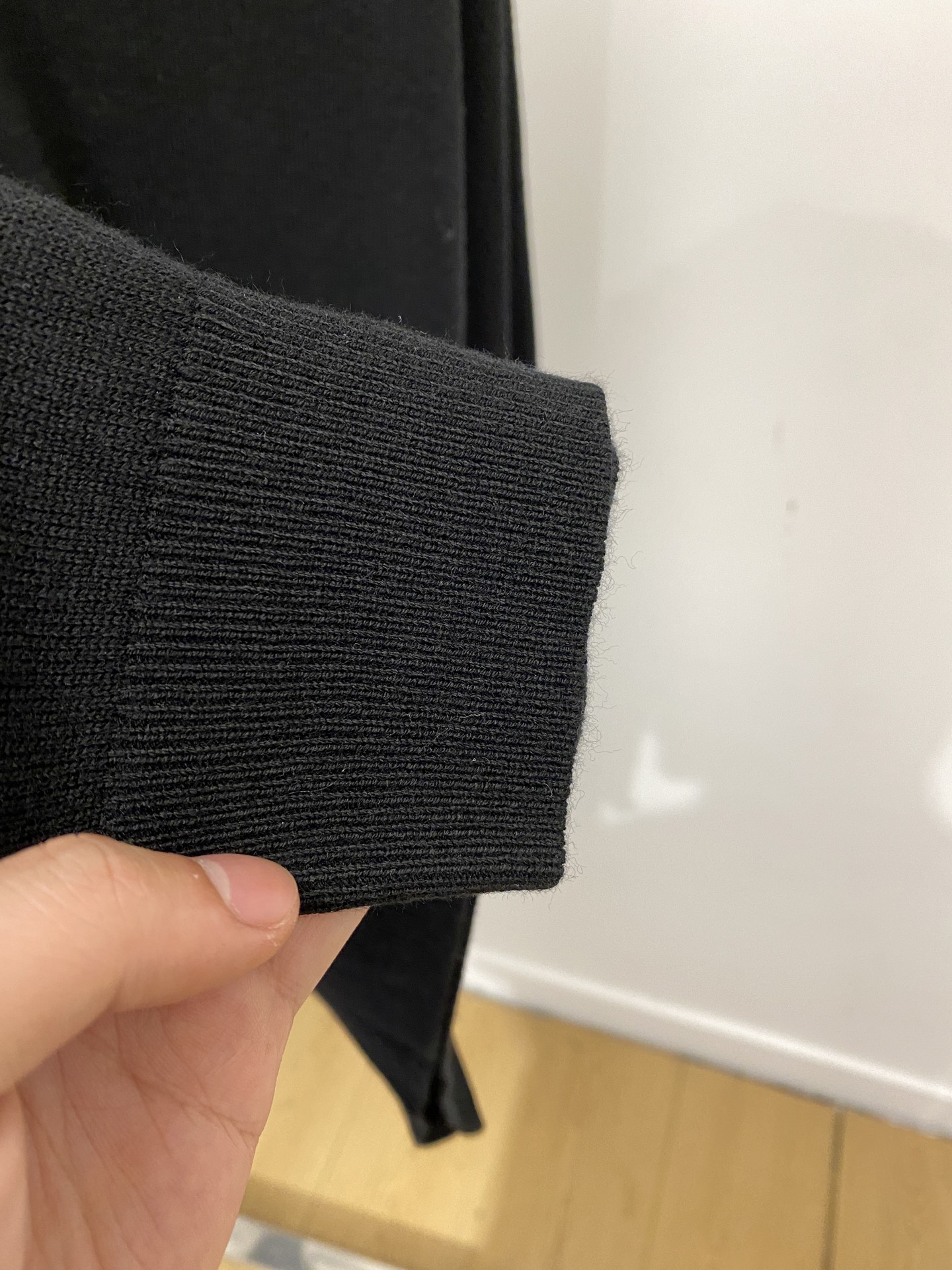 迪奥、2025新品羊毛衣衣 具有手感细腻柔软，可直接与肌肤接触，让暖心的纱线变化出细腻的质感，顶级工艺极