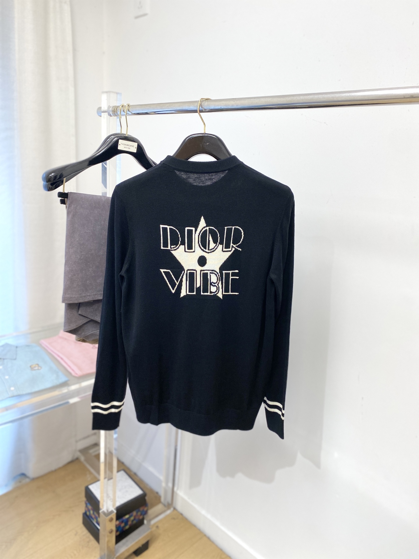 迪奥、2025新品羊毛衣衣 具有手感细腻柔软，可直接与肌肤接触，让暖心的纱线变化出细腻的质感，顶级工艺极