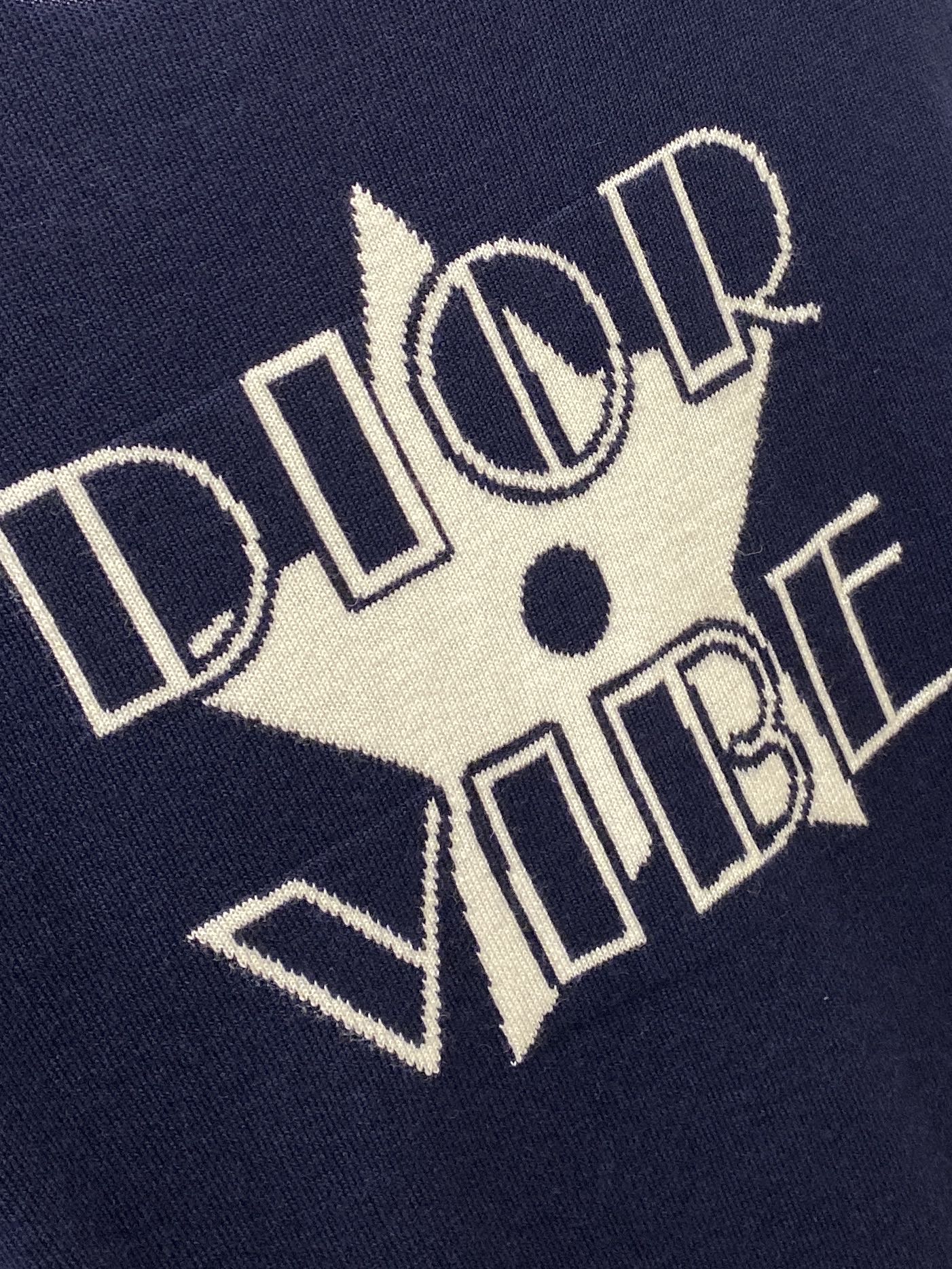 迪奥、2025新品羊毛衣衣 具有手感细腻柔软，可直接与肌肤接触，让暖心的纱线变化出细腻的质感，顶级工艺极