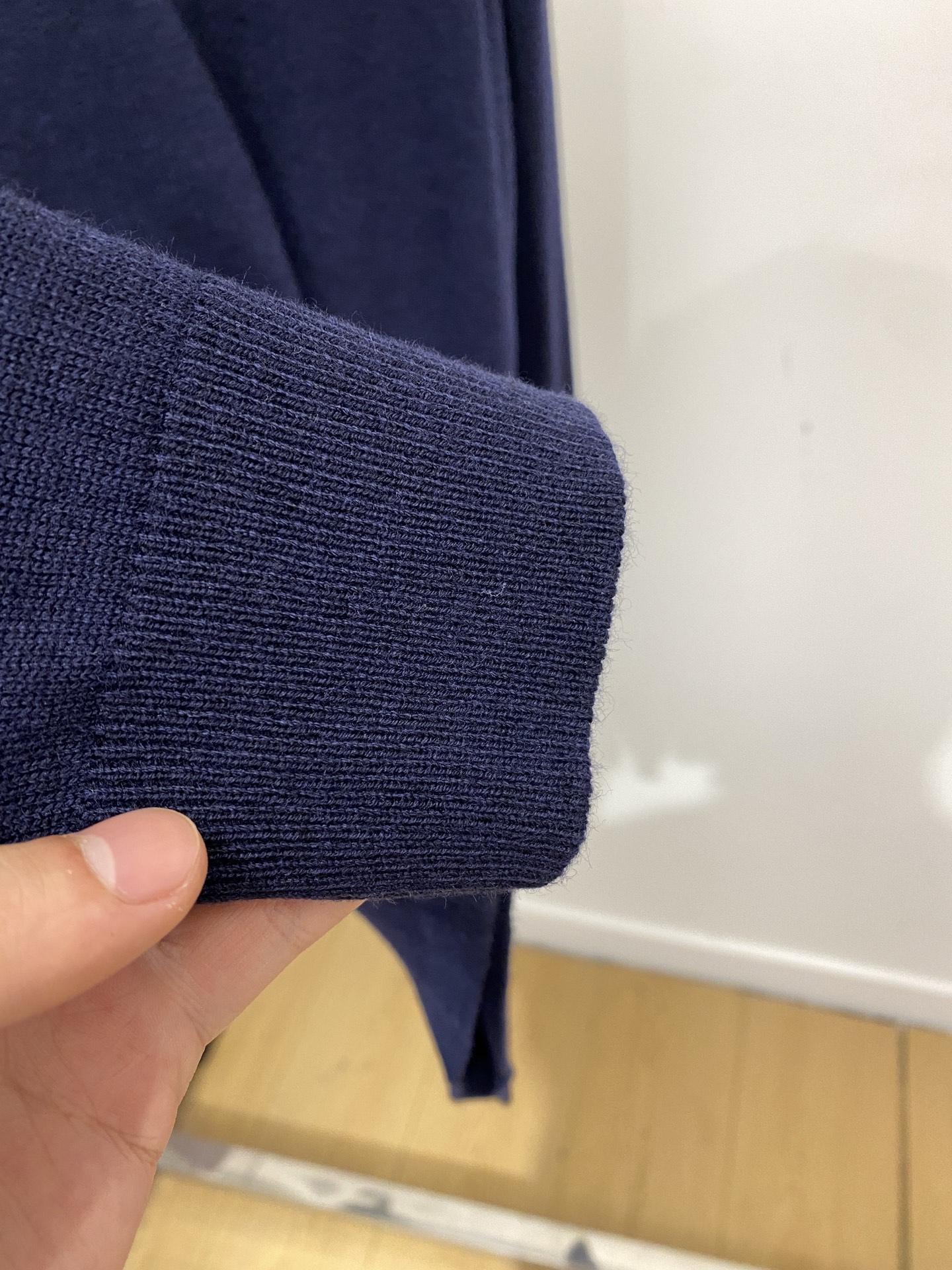 迪奥、2025新品羊毛衣衣 具有手感细腻柔软，可直接与肌肤接触，让暖心的纱线变化出细腻的质感，顶级工艺极