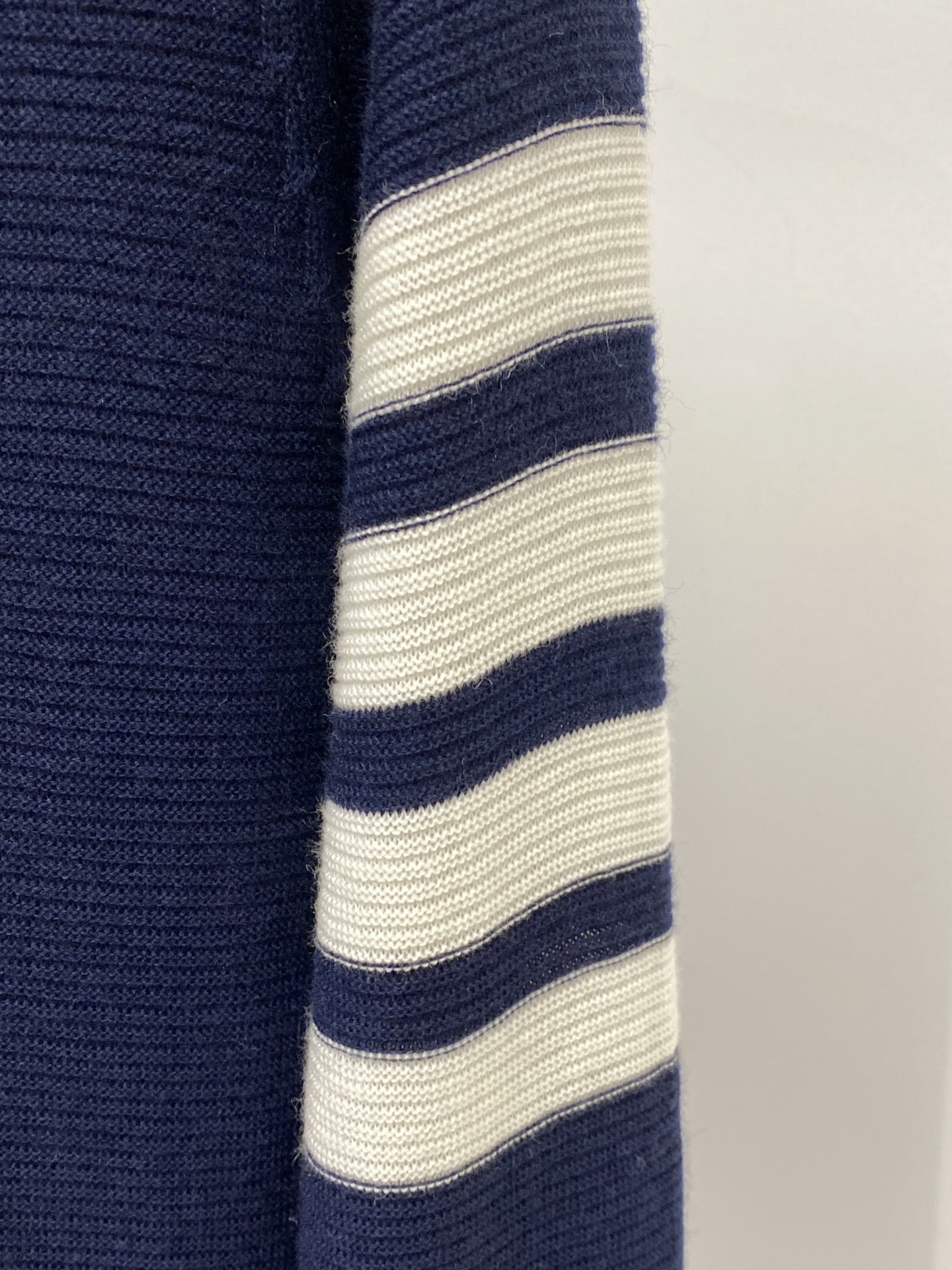 TB、2025新品羊毛衣衣 具有手感细腻柔软，可直接与肌肤接触，让暖心的纱线变化出细腻的质感，顶级工艺极