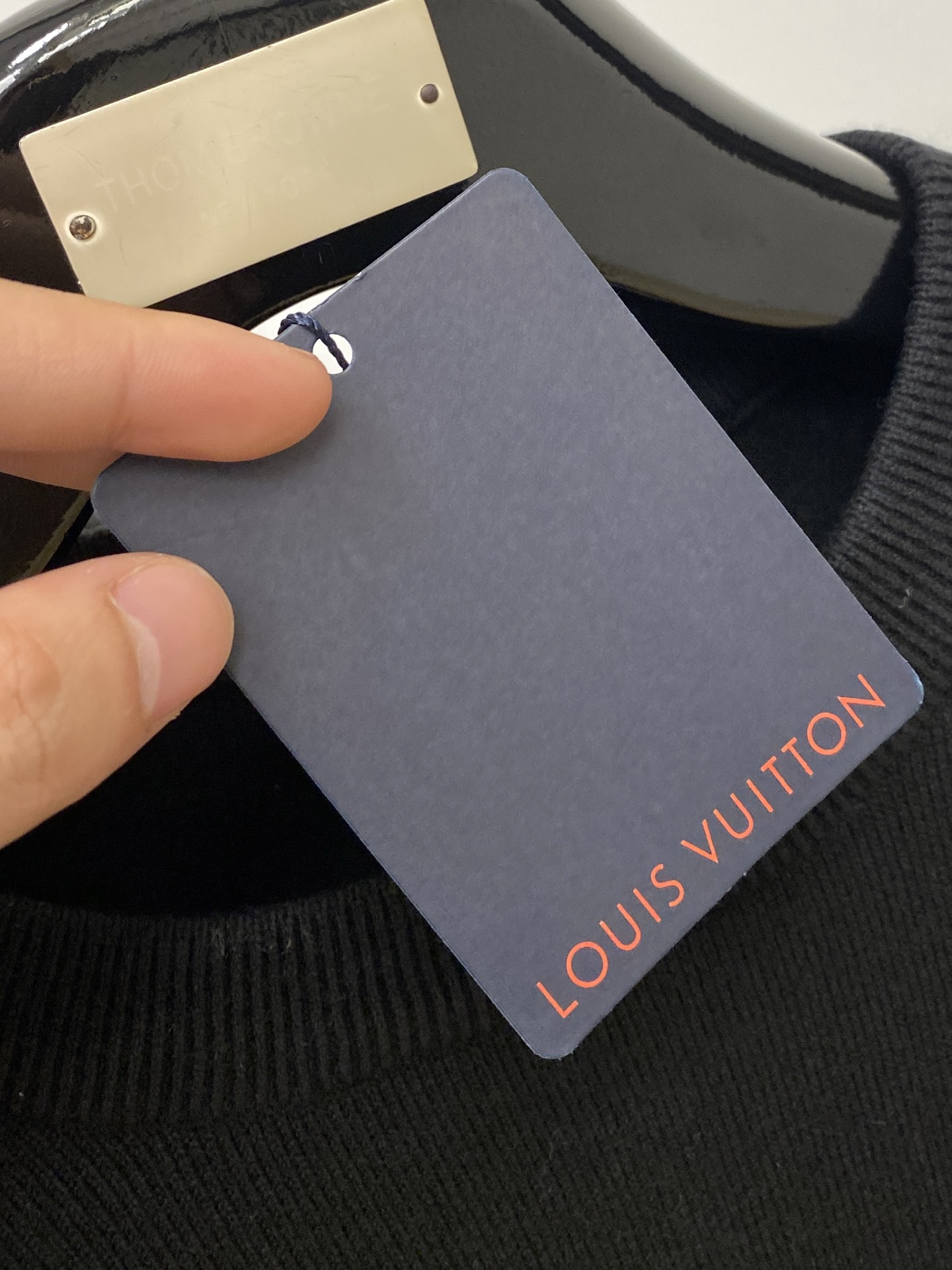 路易威登、2025新品羊毛衣 具有手感细腻柔软，可直接与肌肤接触，让暖心的纱线变化出细腻的质感，顶级工艺