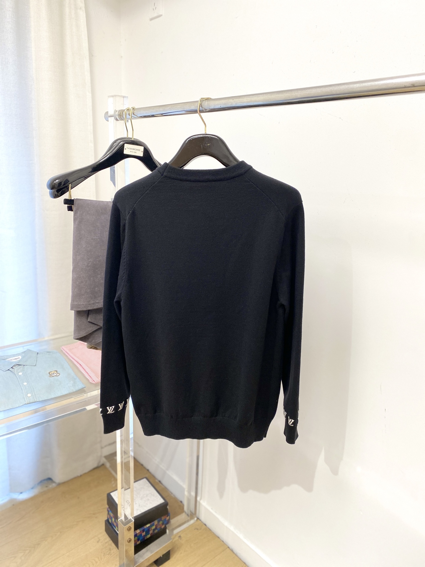 路易威登、2025新品羊毛衣 具有手感细腻柔软，可直接与肌肤接触，让暖心的纱线变化出细腻的质感，顶级工艺