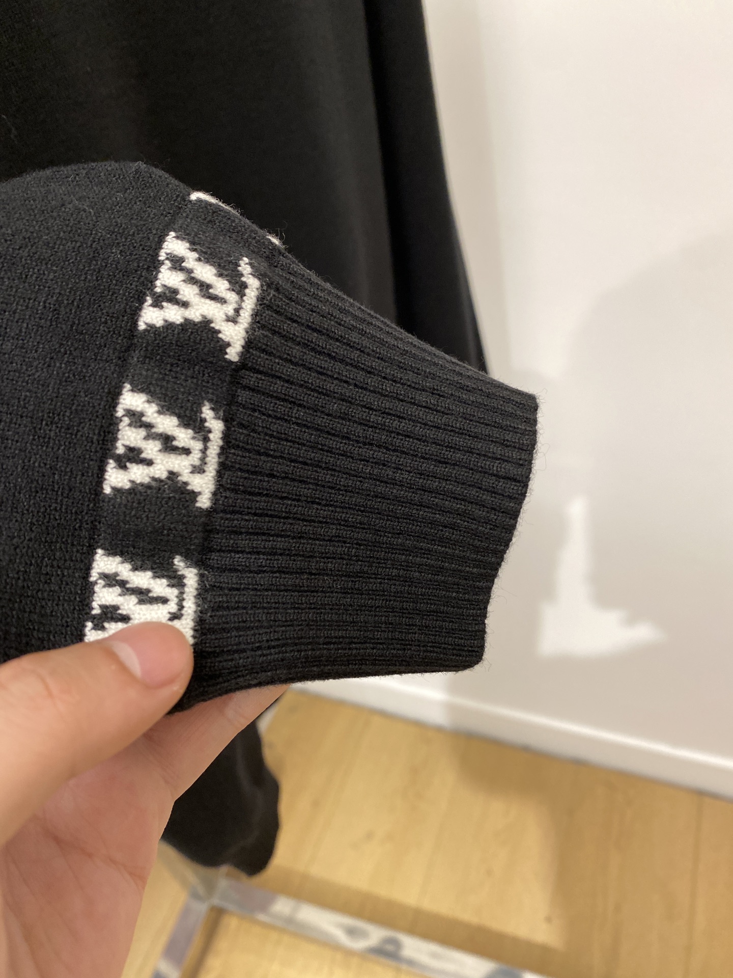 路易威登、2025新品羊毛衣 具有手感细腻柔软，可直接与肌肤接触，让暖心的纱线变化出细腻的质感，顶级工艺