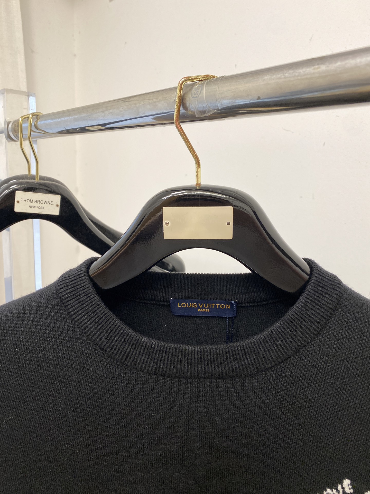 路易威登、2025新品羊毛衣 具有手感细腻柔软，可直接与肌肤接触，让暖心的纱线变化出细腻的质感，顶级工艺