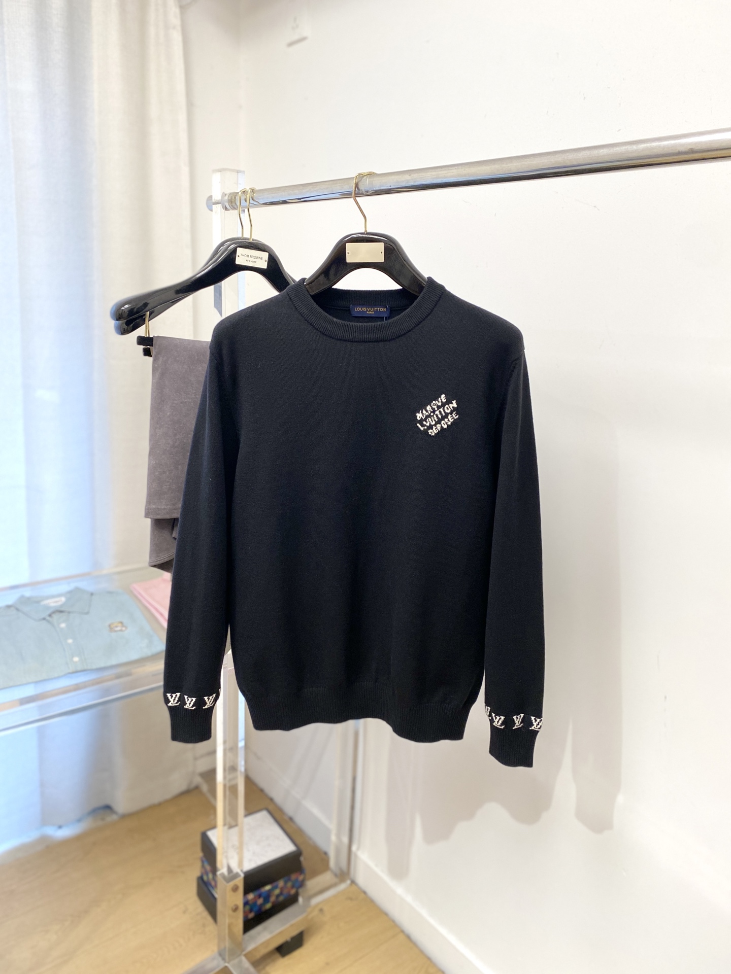 路易威登、2025新品羊毛衣 具有手感细腻柔软，可直接与肌肤接触，让暖心的纱线变化出细腻的质感，顶级工艺