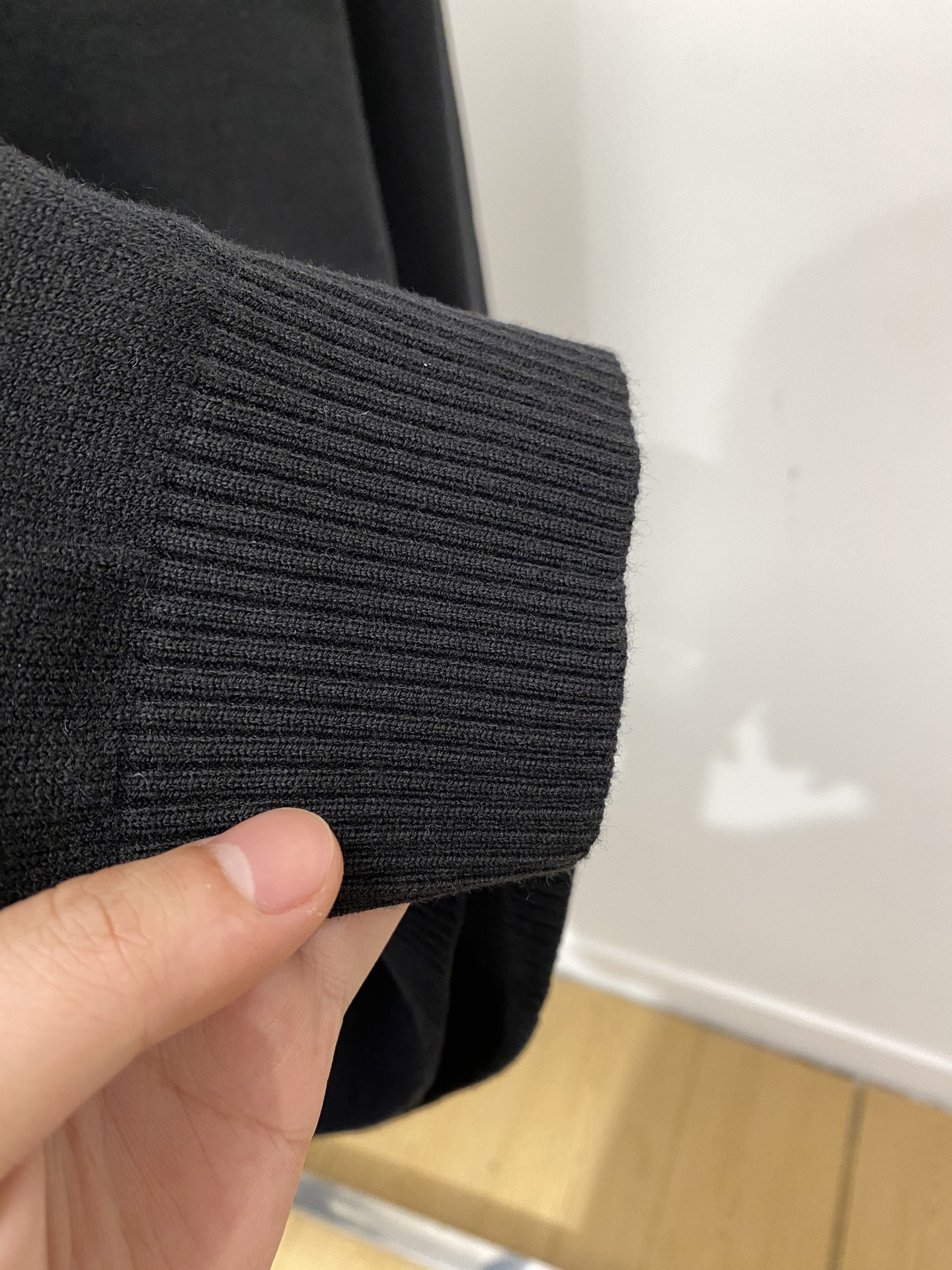 路易威登、2025新品羊毛衣 具有手感细腻柔软，可直接与肌肤接触，让暖心的纱线变化出细腻的质感，顶级工艺