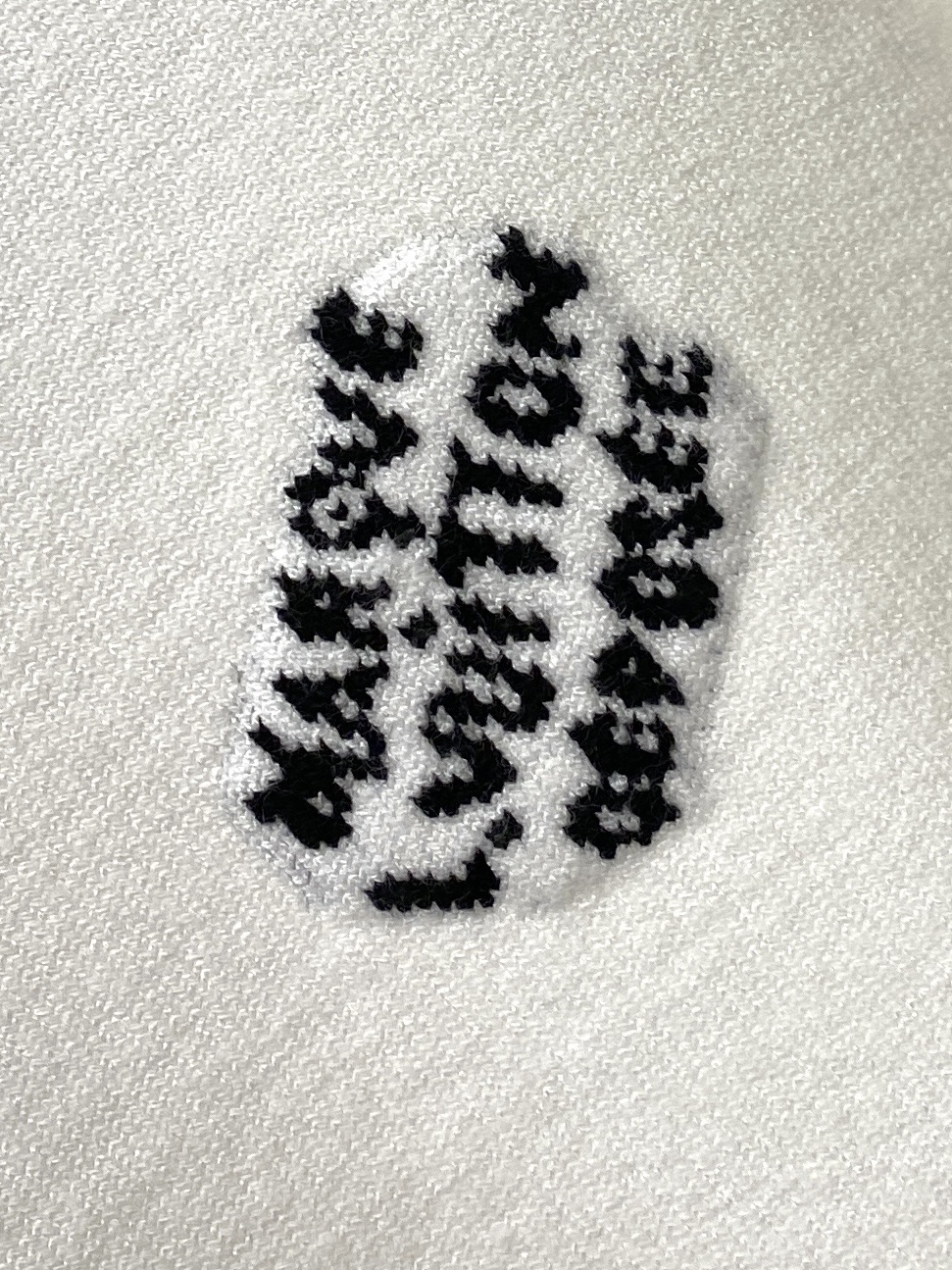 路易威登、2025新品羊毛衣 具有手感细腻柔软，可直接与肌肤接触，让暖心的纱线变化出细腻的质感，顶级工艺