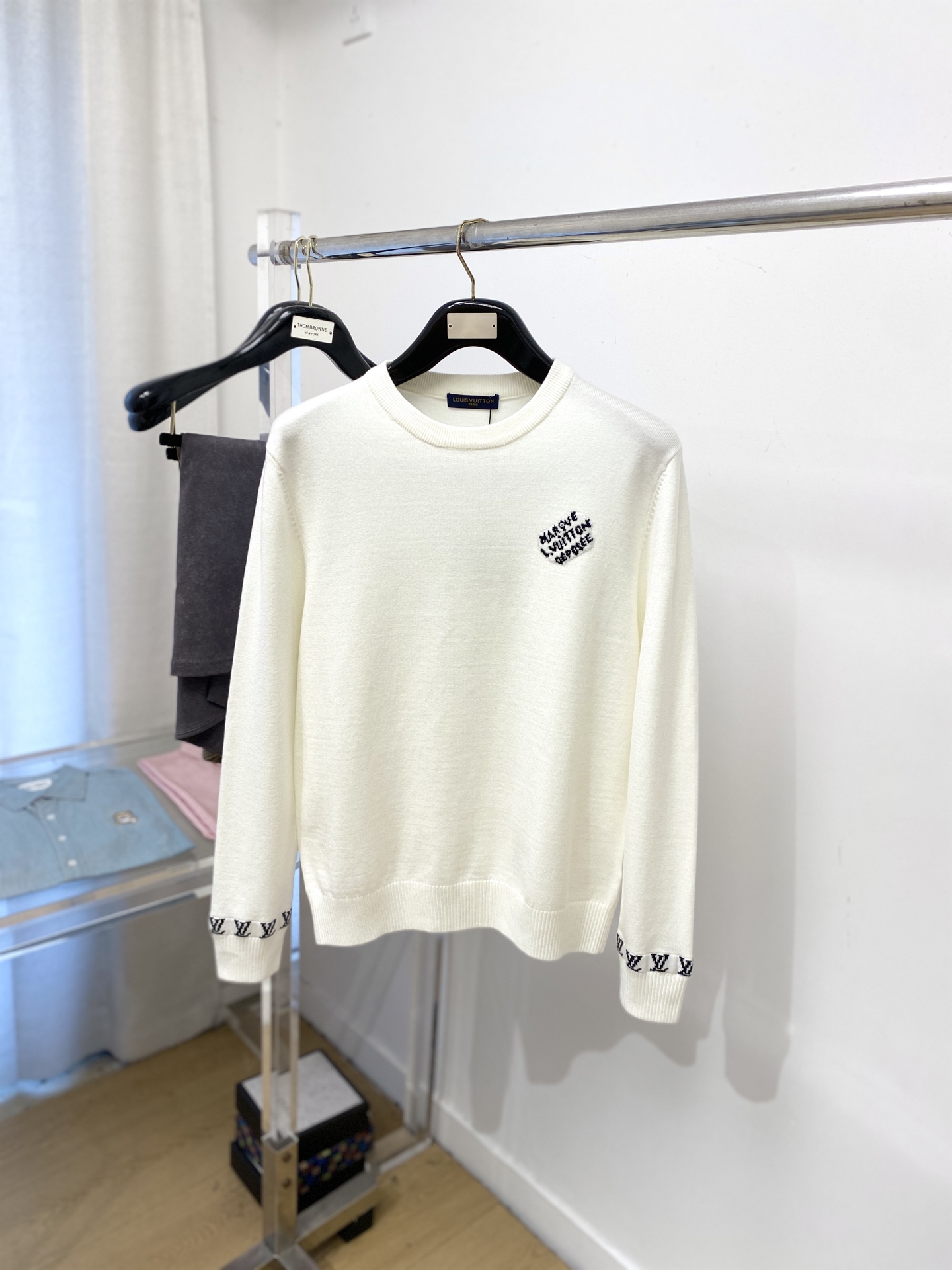 路易威登、2025新品羊毛衣 具有手感细腻柔软，可直接与肌肤接触，让暖心的纱线变化出细腻的质感，顶级工艺