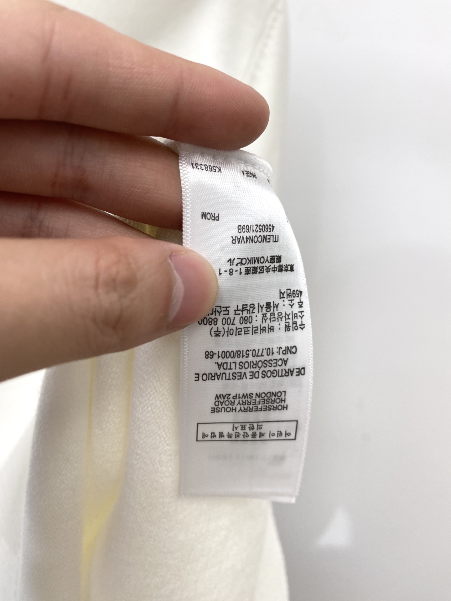 路易威登、2025新品羊毛衣 具有手感细腻柔软，可直接与肌肤接触，让暖心的纱线变化出细腻的质感，顶级工艺