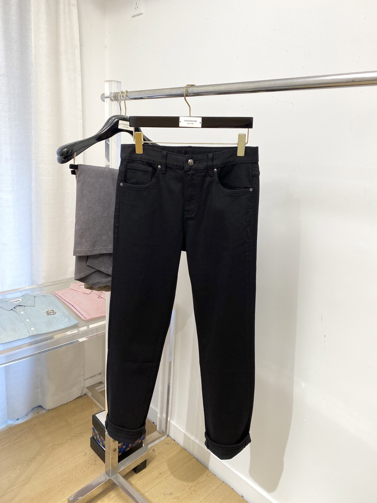 普拉达、2025最新品，专柜同步有售，原单狠货，水洗休闲牛仔裤，进口原版水洗弹力面料，舒适有弹性，原版五