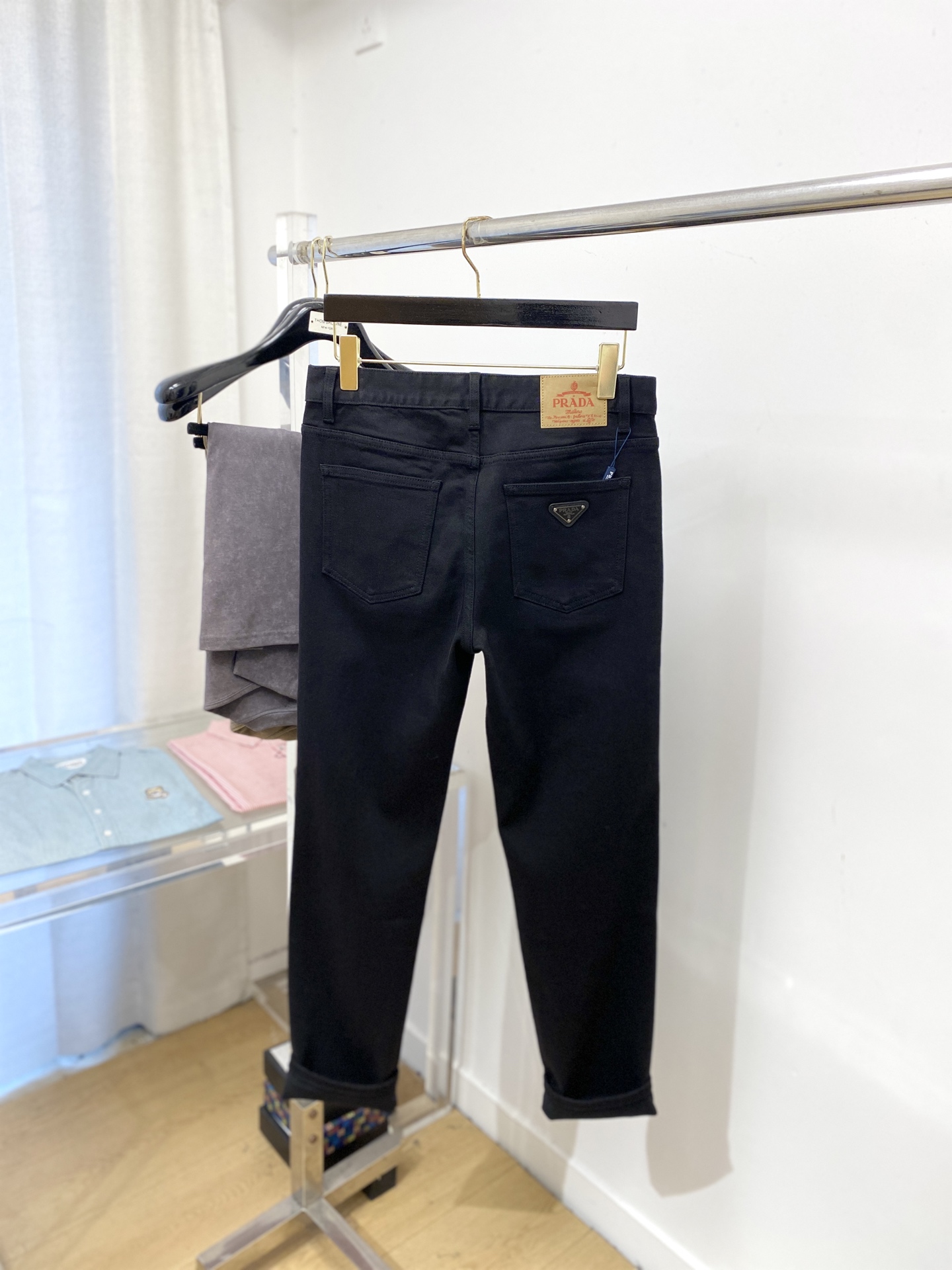 普拉达、2025最新品，专柜同步有售，原单狠货，水洗休闲牛仔裤，进口原版水洗弹力面料，舒适有弹性，原版五