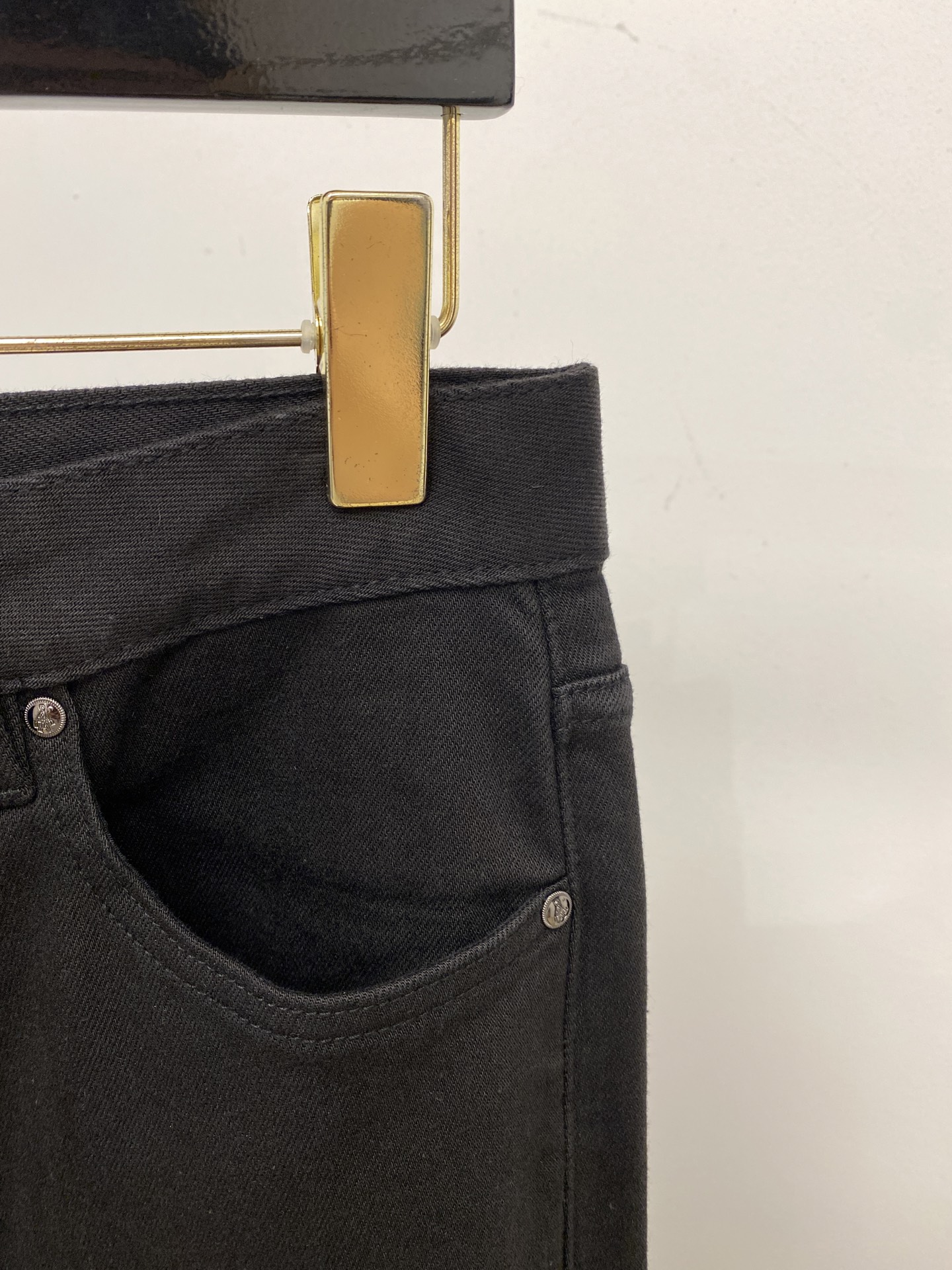 普拉达、2025最新品，专柜同步有售，原单狠货，水洗休闲牛仔裤，进口原版水洗弹力面料，舒适有弹性，原版五