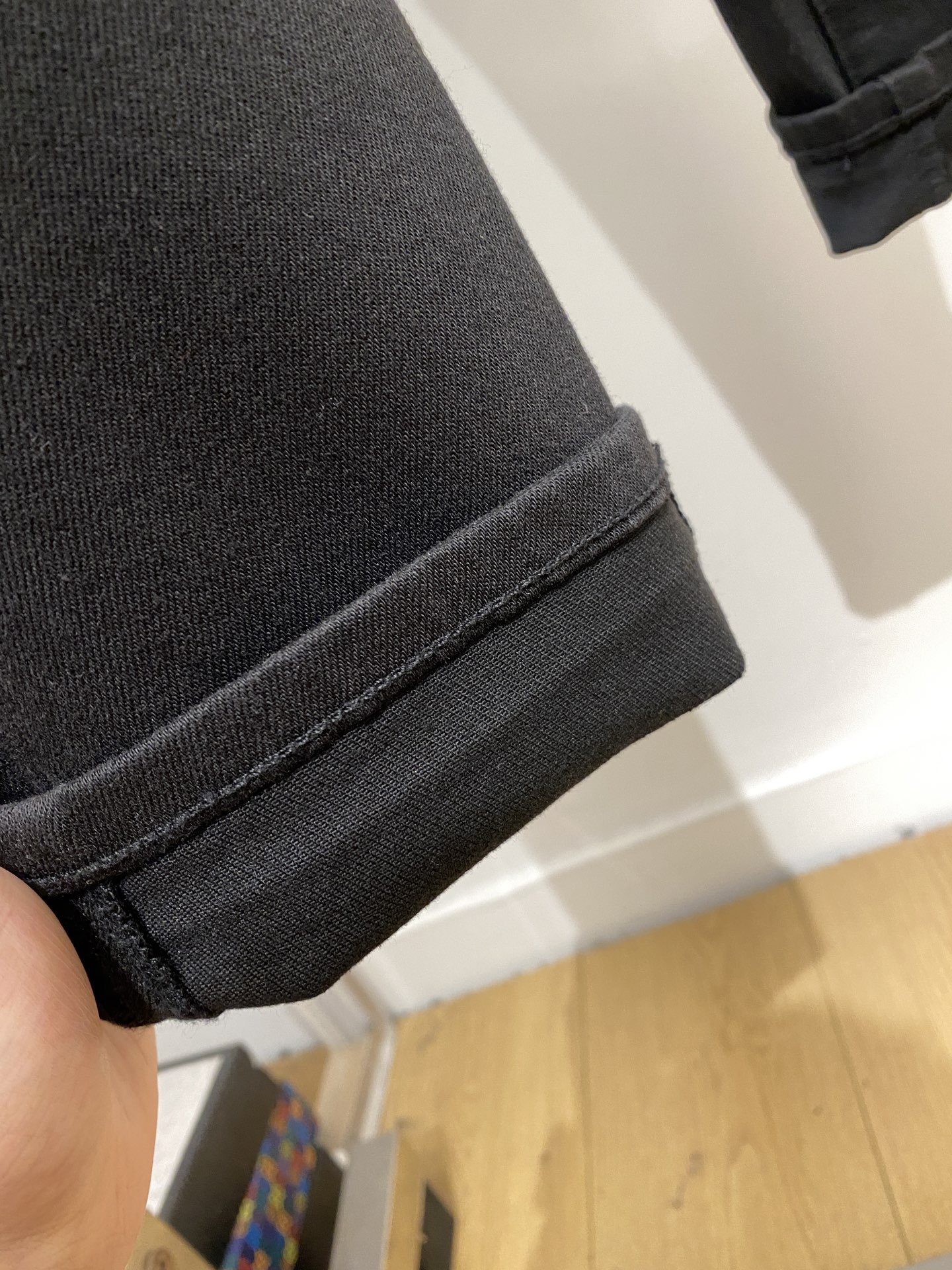 普拉达、2025最新品，专柜同步有售，原单狠货，水洗休闲牛仔裤，进口原版水洗弹力面料，舒适有弹性，原版五