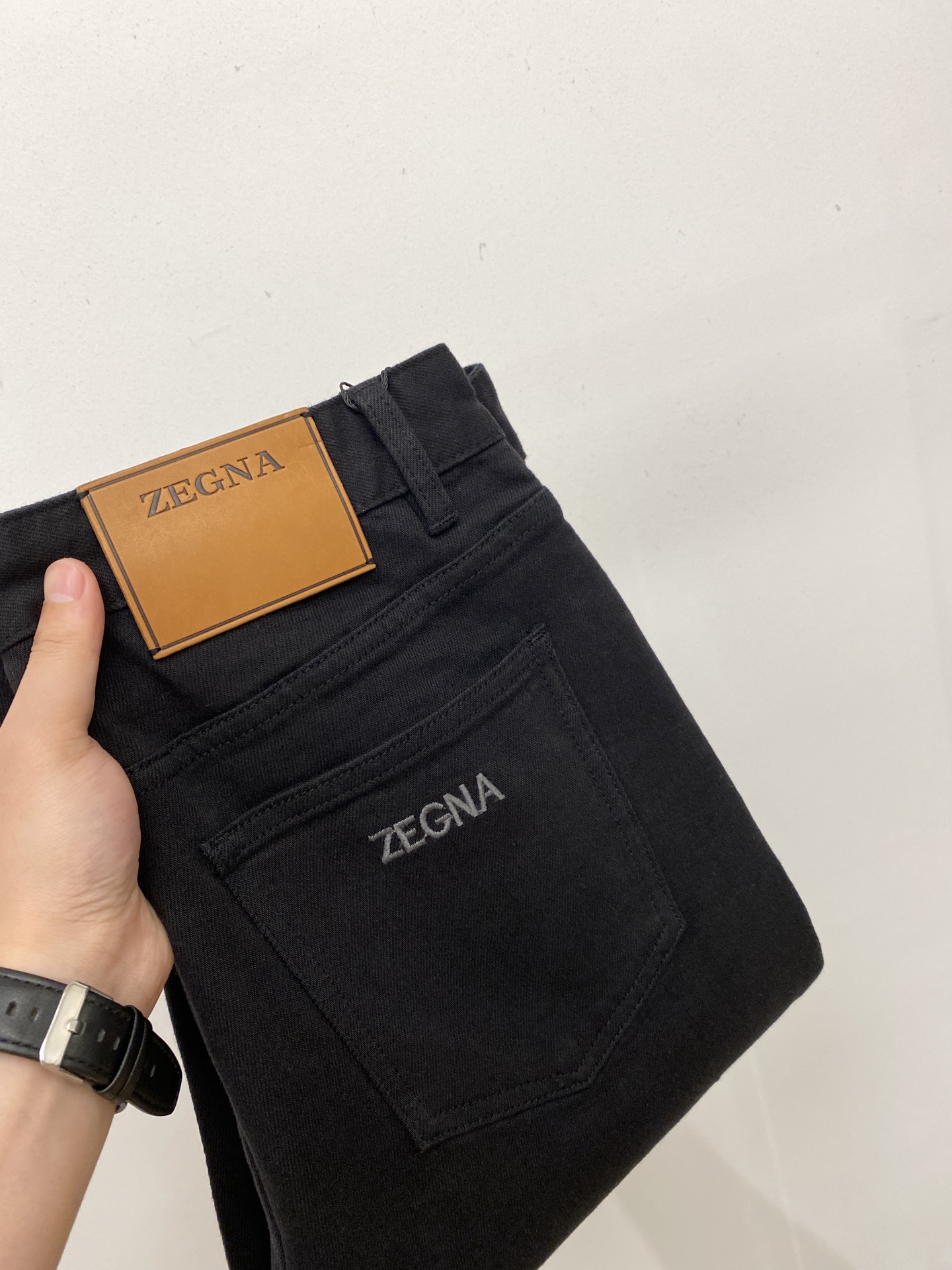 NO:601086,Zegna, 2025 latest products, available at counters simultaneously, original goods, washed casual jeans, imported original washed stretch fabric, comfortable and elastic, original hardware accessories decorated with logo, super correct version, extremely high grade, counter quality, fashionable and stylish upper body, code number 29-36,,zegna,jeans,alexander wang19860909杰尼亚、2025最新品,专柜同步有售,原单狠货,水洗休闲牛仔裤,进口原版水洗弹力面料,舒适有弹性,原版五金辅料装饰logo,版型超正,档次极高,专柜品质,上身时尚有型,码数29-36,,zegna,jeans,alexander wang,Men's clothing