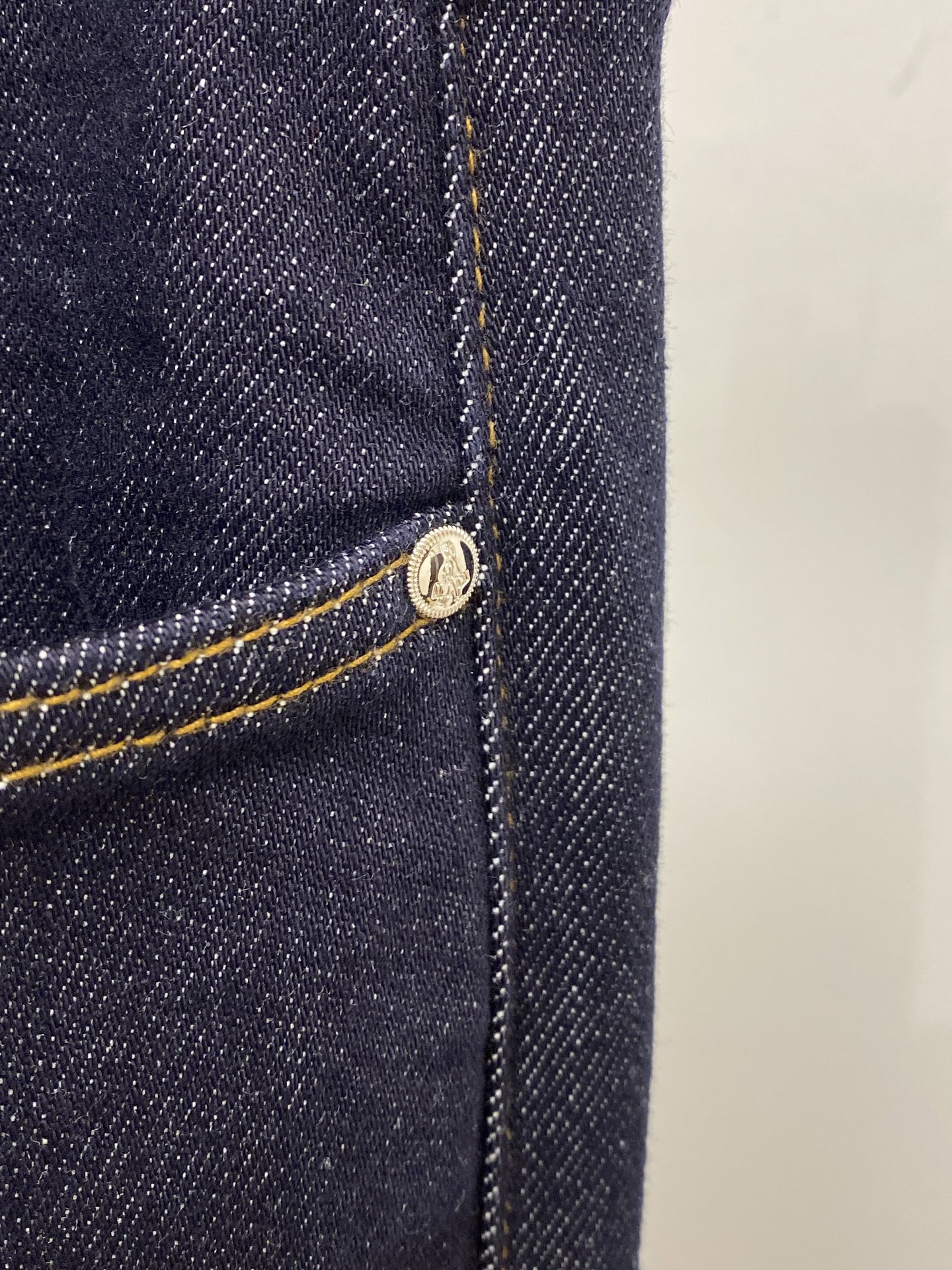 普拉达、2025最新品，专柜同步有售，原单狠货，水洗休闲牛仔裤，进口原版水洗弹力面料，舒适有弹性，原版五