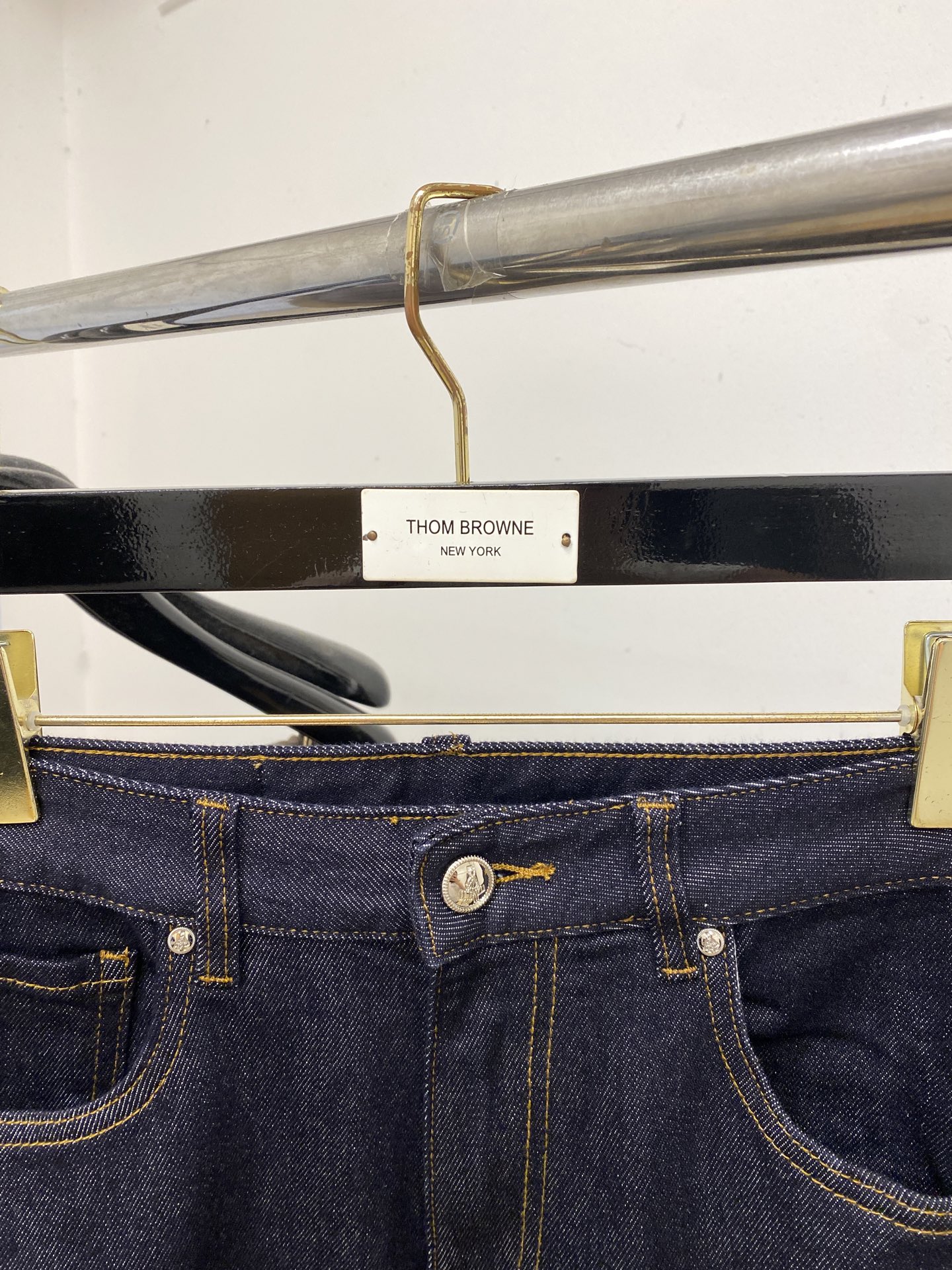 普拉达、2025最新品，专柜同步有售，原单狠货，水洗休闲牛仔裤，进口原版水洗弹力面料，舒适有弹性，原版五