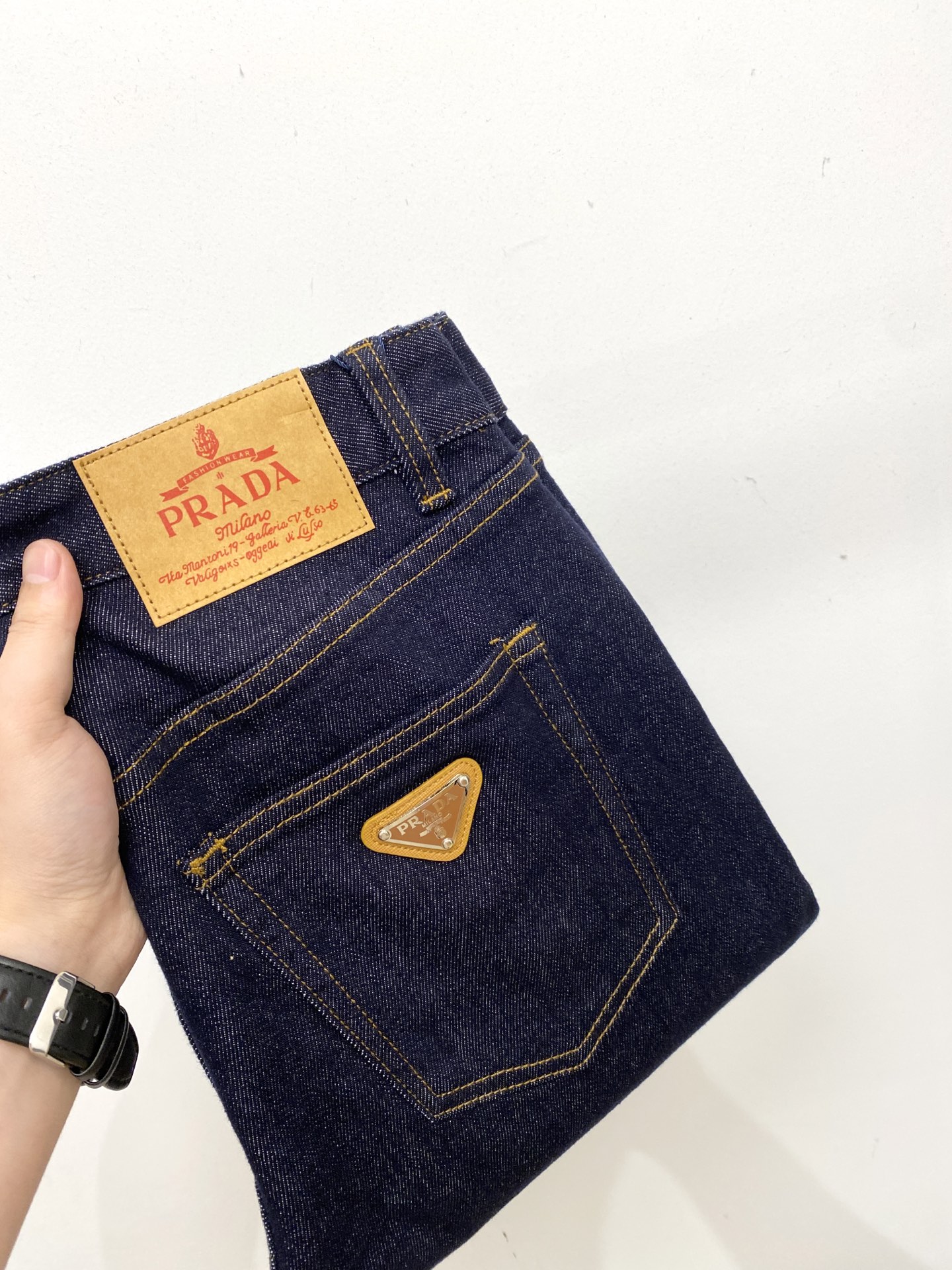 NO:601089,Prada, 2025 latest products, available at counters simultaneously, original goods, washed casual jeans, imported original washed stretch fabric, comfortable and elastic, original hardware accessories decorated with logo, super correct version, extremely high grade, counter quality, fashionable and stylish upper body, code number 29-36,, prada,jeans,alexander wang19860909普拉达、2025最新品,专柜同步有售,原单狠货,水洗休闲牛仔裤,进口原版水洗弹力面料,舒适有弹性,原版五金辅料装饰logo,版型超正,档次极高,专柜品质,上身时尚有型,码数29-36,,prada,jeans,alexander wang,Men's clothing