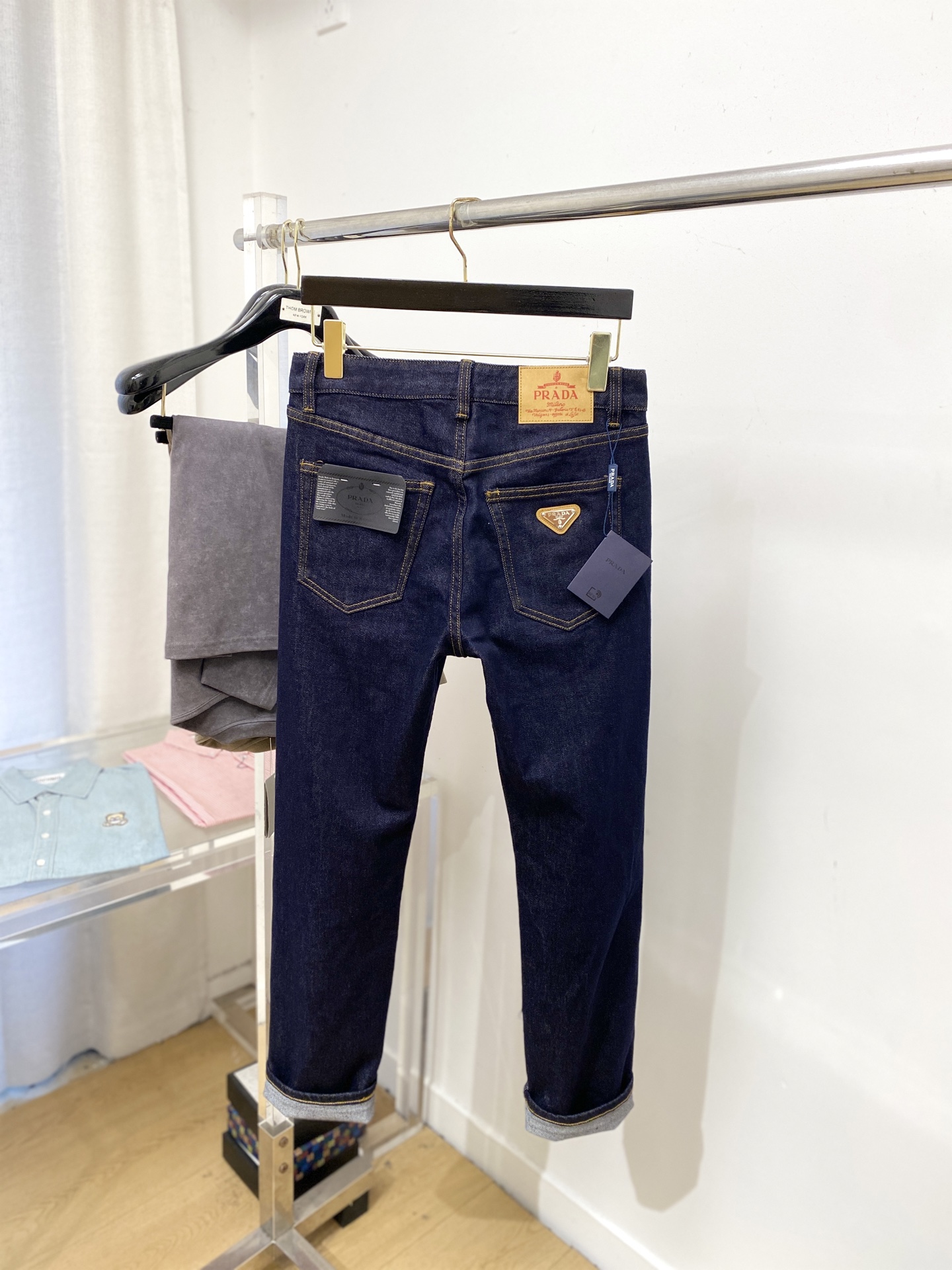 普拉达、2025最新品，专柜同步有售，原单狠货，水洗休闲牛仔裤，进口原版水洗弹力面料，舒适有弹性，原版五