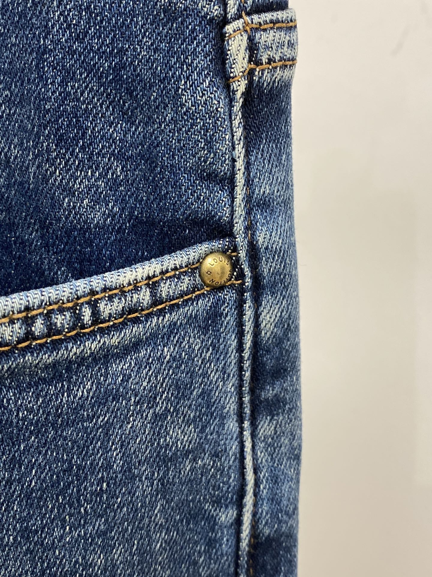 LV、2025最新品，专柜同步有售，原单狠货，水洗休闲牛仔裤，进口原版水洗弹力面料，舒适有弹性，原版五金