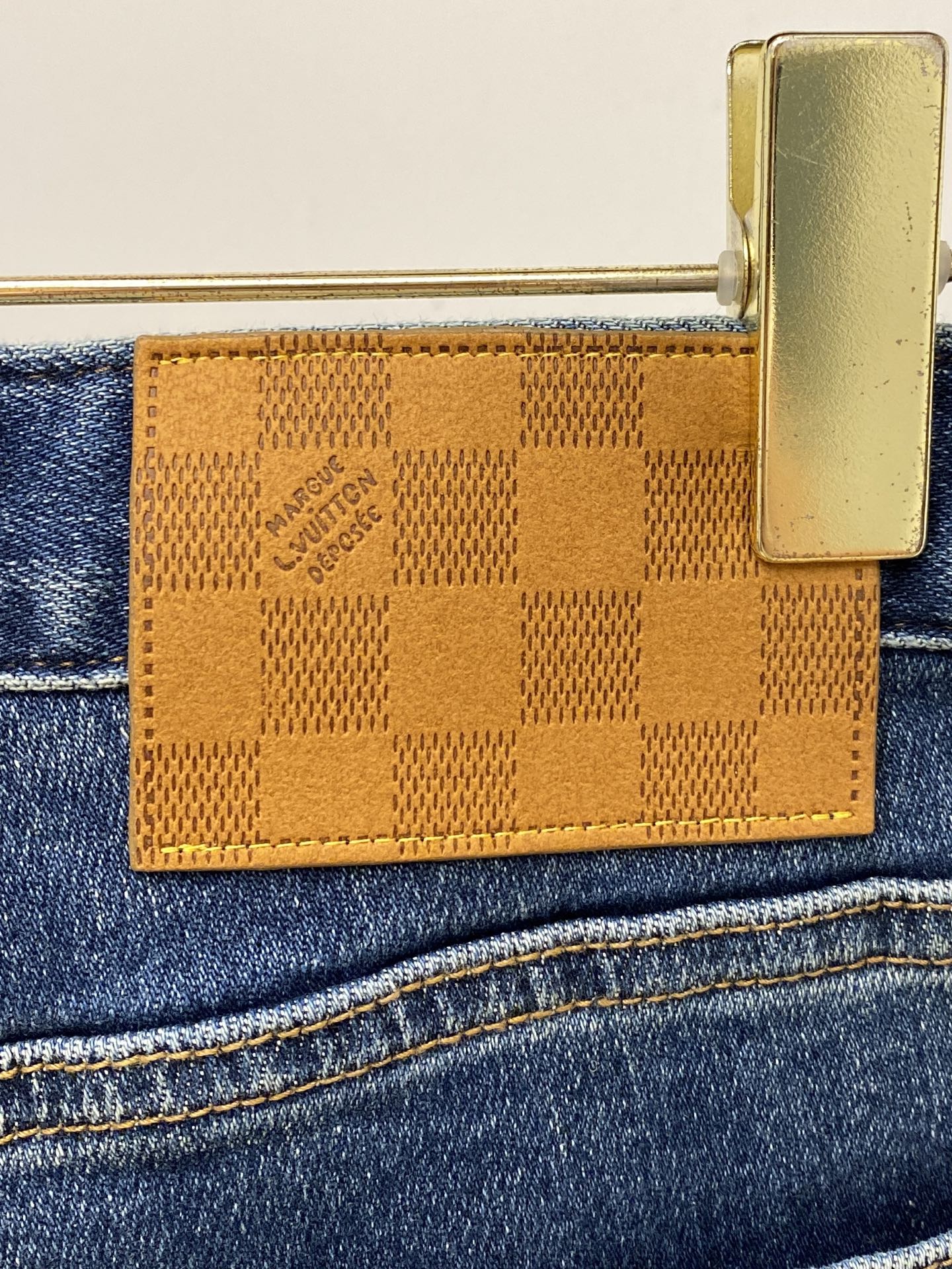 LV、2025最新品，专柜同步有售，原单狠货，水洗休闲牛仔裤，进口原版水洗弹力面料，舒适有弹性，原版五金