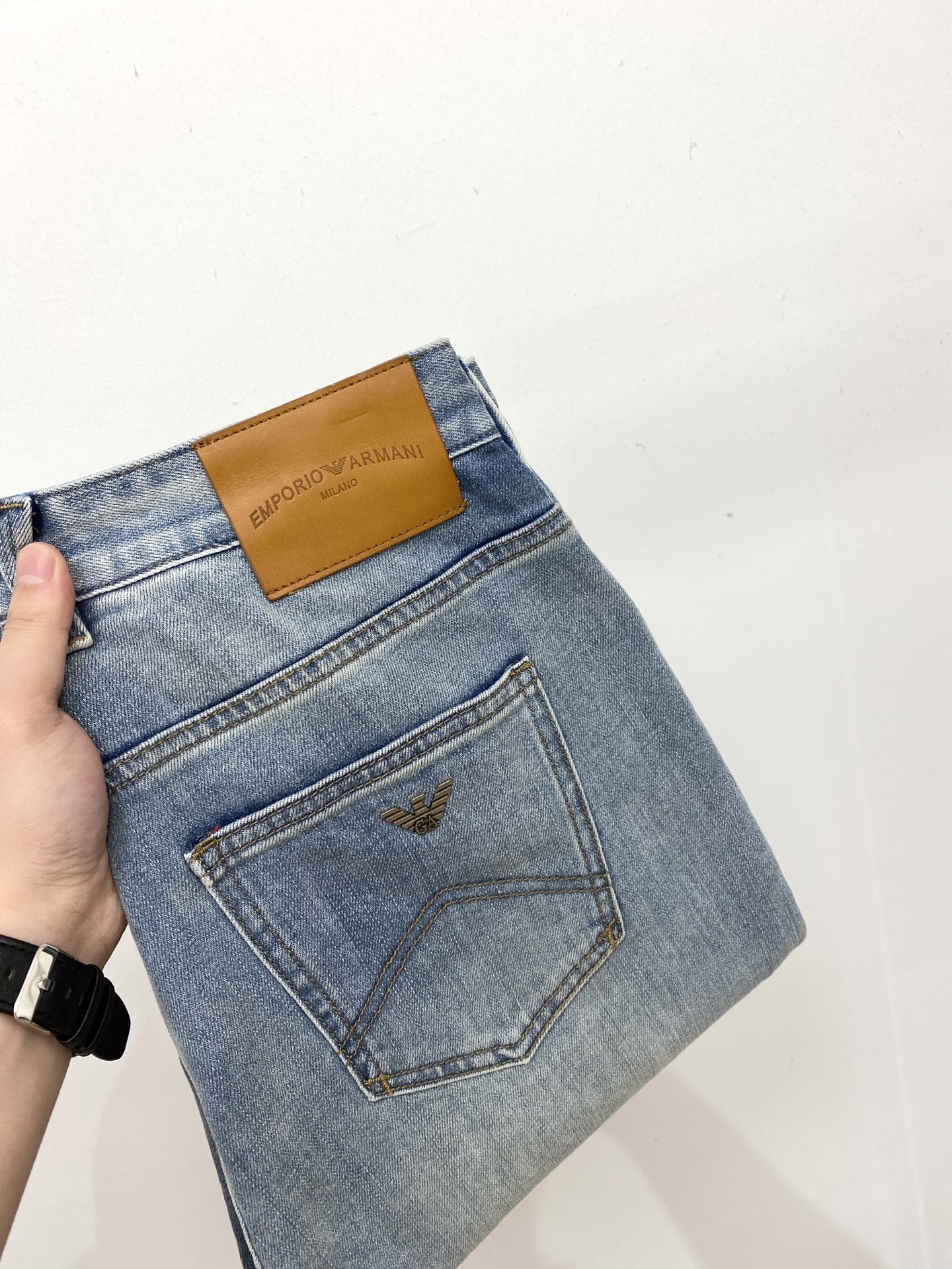 NO:601092,Armani, 2025 latest products, available at counters simultaneously, original goods, washed casual jeans, imported original washed stretch fabric, comfortable and elastic, original hardware accessories decorated with logo, super correct version, extremely high grade, counter quality, fashionable and stylish upper body, code number 29-36,,armani,jeans,alexander wang19860909阿玛尼、2025最新品,专柜同步有售,原单狠货,水洗休闲牛仔裤,进口原版水洗弹力面料,舒适有弹性,原版五金辅料装饰logo,版型超正,档次极高,专柜品质,上身时尚有型,码数29-36,,armani,jeans,alexander wang,Men's clothing