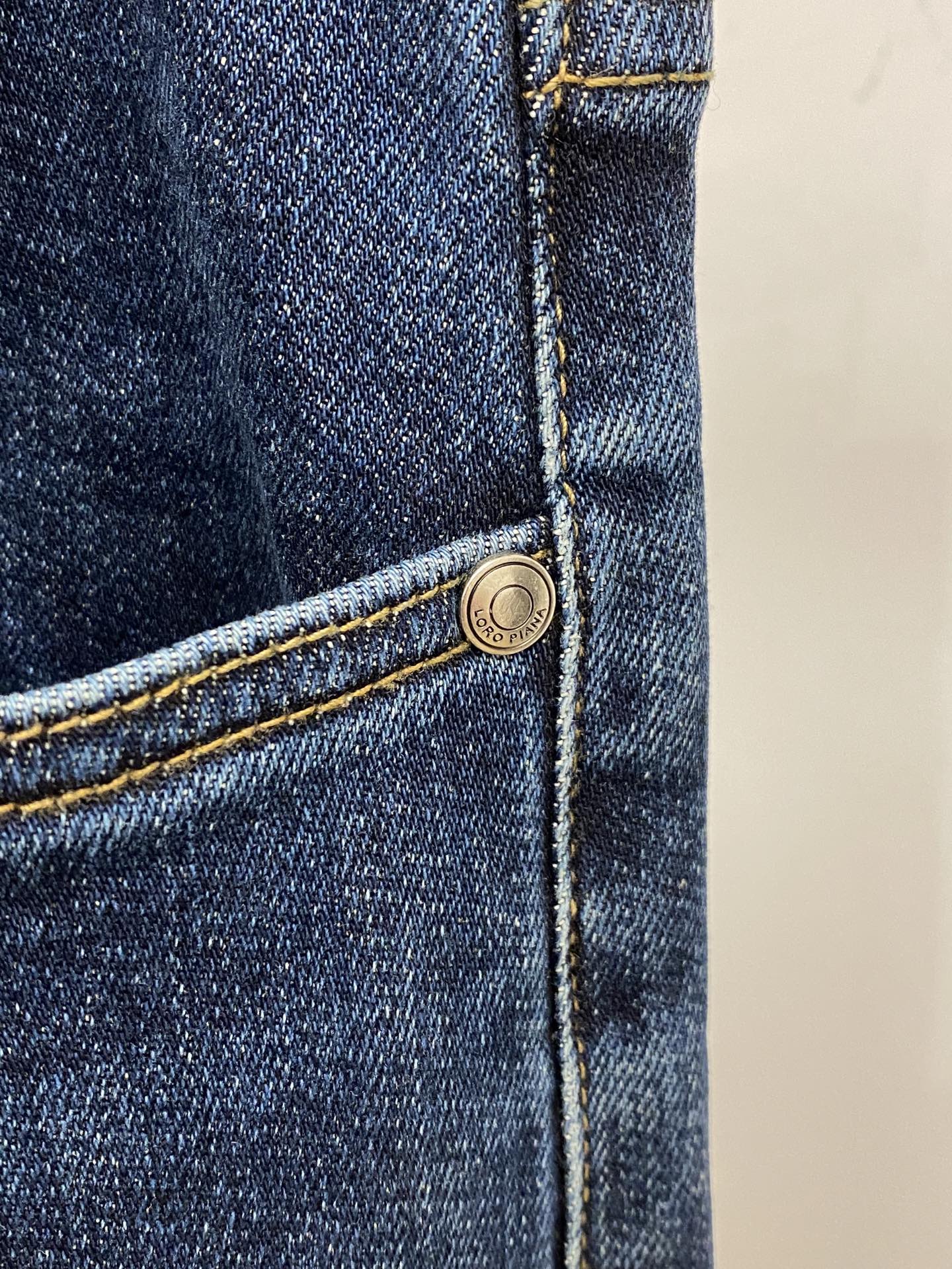 lP🆕、2025最新品，专柜同步有售，原单狠货，水洗休闲牛仔裤，进口原版水洗弹力面料，舒适有弹性，原版五