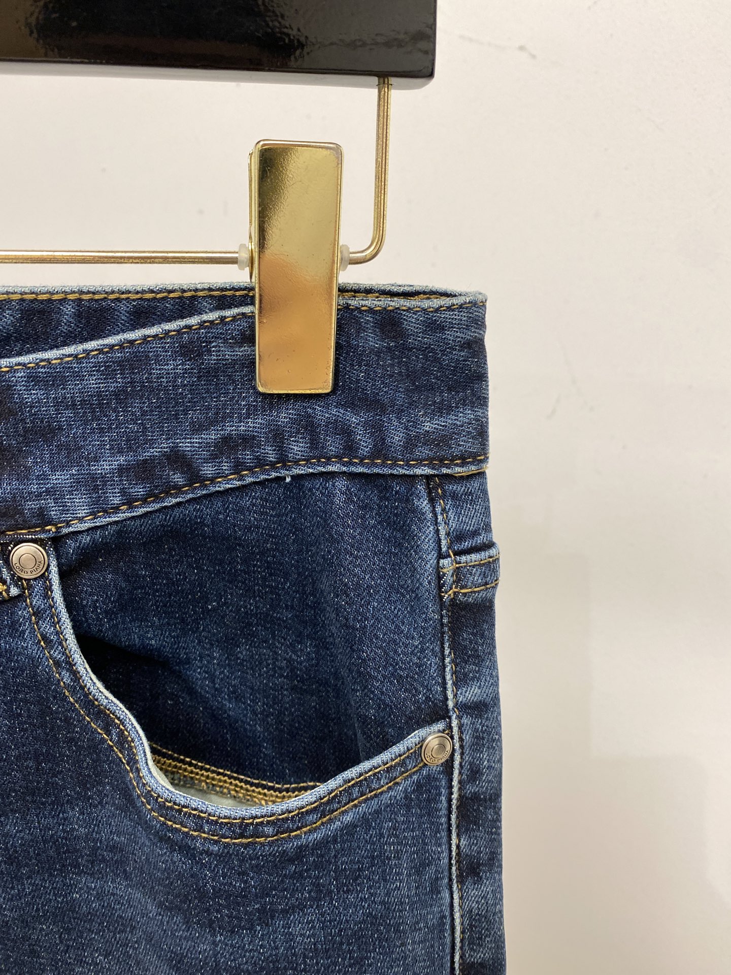 lP🆕、2025最新品，专柜同步有售，原单狠货，水洗休闲牛仔裤，进口原版水洗弹力面料，舒适有弹性，原版五