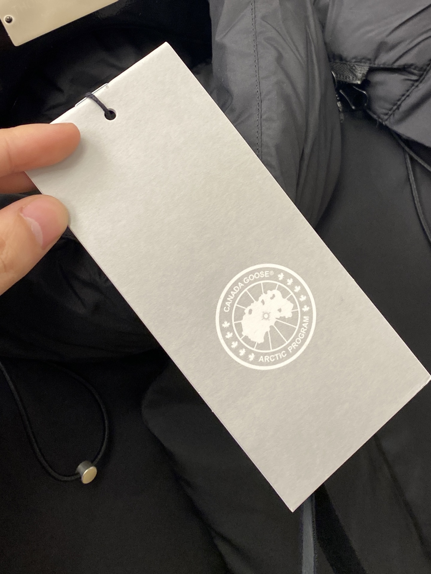 加拿大鹅🇨🇦、2025最新款男士轻薄羽绒服、面料柔软舒适 ．上身版型超赞 ．拉链．辅料都是客供 、进口面