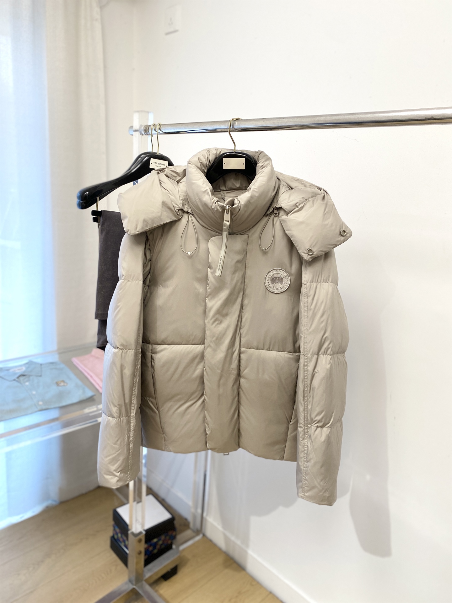 NO:601148,Canada Goose, the latest 2025 men's lightweight down jacket, the fabric is soft and comfortable.  The upper body shape is awesome.  zipper.  The accessories are all custom-supplied and imported fabrics, which are light and comfortable, warm and stylish, simple and elegant!  Lightweight and warm, the best choice to keep out the cold in autumn and winter. Size S-XXL,,down jacket,alexander wang19860909加拿大鹅、2025最新款男士轻薄羽绒服、面料柔软舒适 ．上身版型超赞 ．拉链．辅料都是客供 、进口面料,轻便舒适,保暖有型、简单大方款式！轻便保暖、秋冬御寒的最佳选择 码数S-XXL,,down jacket,alexander wang,Men's clothing