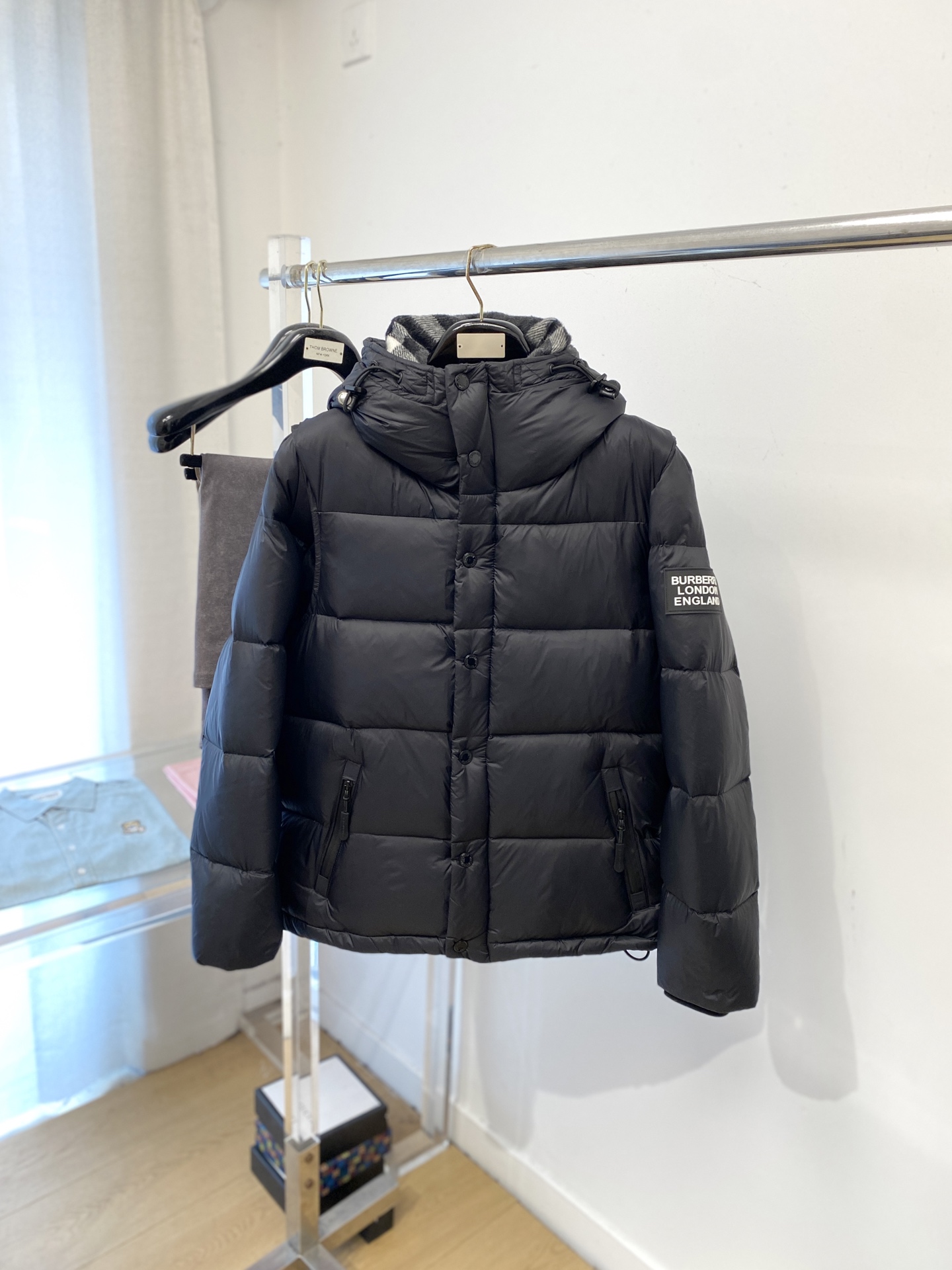 NO:601130,Burberry, the latest 2025 men's lightweight down jacket, the fabric is soft and comfortable.  The upper body shape is awesome.  zipper.  The accessories are all custom-supplied and imported fabrics, which are light and comfortable, warm and stylish, simple and elegant!  Lightweight and warm, the best choice to keep out the cold in autumn and winter. Size S-XXL,,burberry,down jacket,alexander wang19860909巴宝莉、2025最新款男士轻薄羽绒服、面料柔软舒适 ．上身版型超赞 ．拉链．辅料都是客供 、进口面料,轻便舒适,保暖有型、简单大方款式！轻便保暖、秋冬御寒的最佳选择 码数S-XXL,,burberry,down jacket,alexander wang,Men's clothing