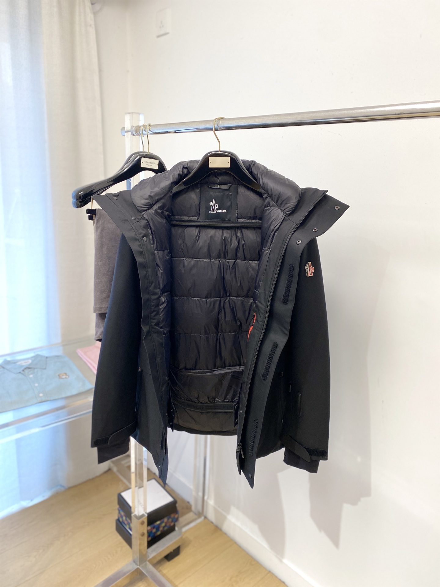 蒙口、2025最新款男士轻薄羽绒夹克、面料柔软舒适 ．上身版型超赞 ．拉链．辅料都是客供 、进口面料，轻