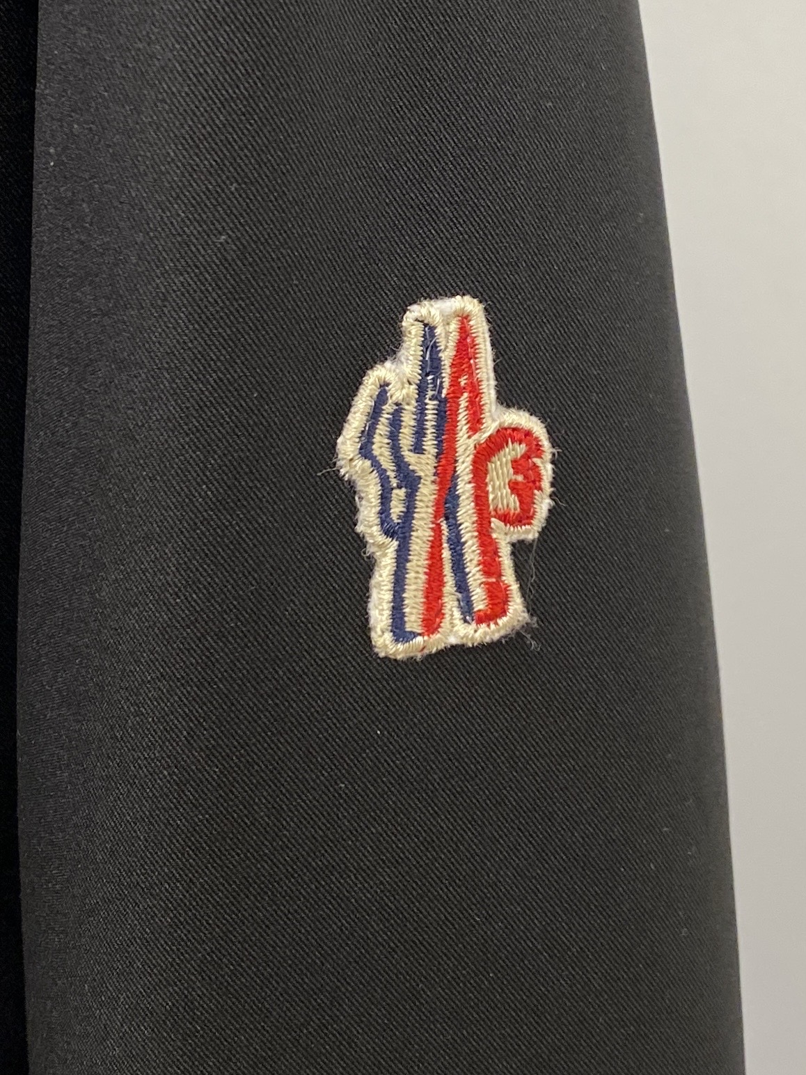 蒙口、2025最新款男士轻薄羽绒夹克、面料柔软舒适 ．上身版型超赞 ．拉链．辅料都是客供 、进口面料，轻