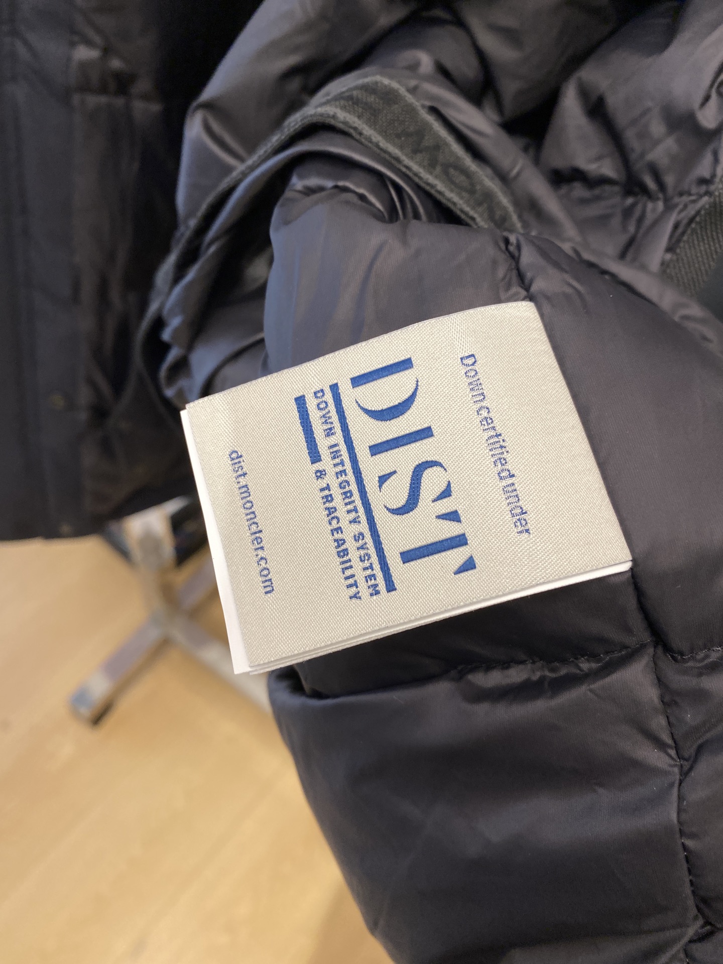 蒙口、2025最新款男士轻薄羽绒夹克、面料柔软舒适 ．上身版型超赞 ．拉链．辅料都是客供 、进口面料，轻