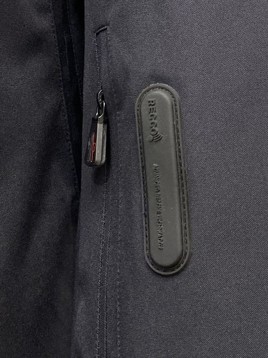 蒙口、2025最新款男士轻薄羽绒夹克、面料柔软舒适 ．上身版型超赞 ．拉链．辅料都是客供 、进口面料，轻