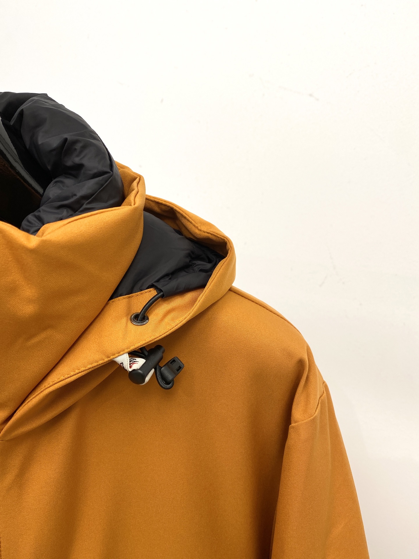 蒙口、2025最新款男士轻薄羽绒夹克、面料柔软舒适 ．上身版型超赞 ．拉链．辅料都是客供 、进口面料，轻