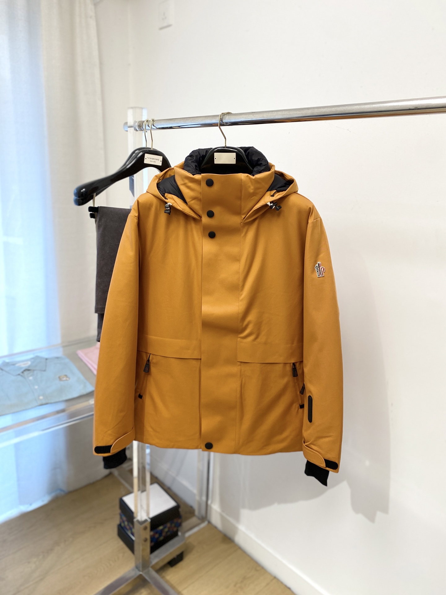 蒙口、2025最新款男士轻薄羽绒夹克、面料柔软舒适 ．上身版型超赞 ．拉链．辅料都是客供 、进口面料，轻