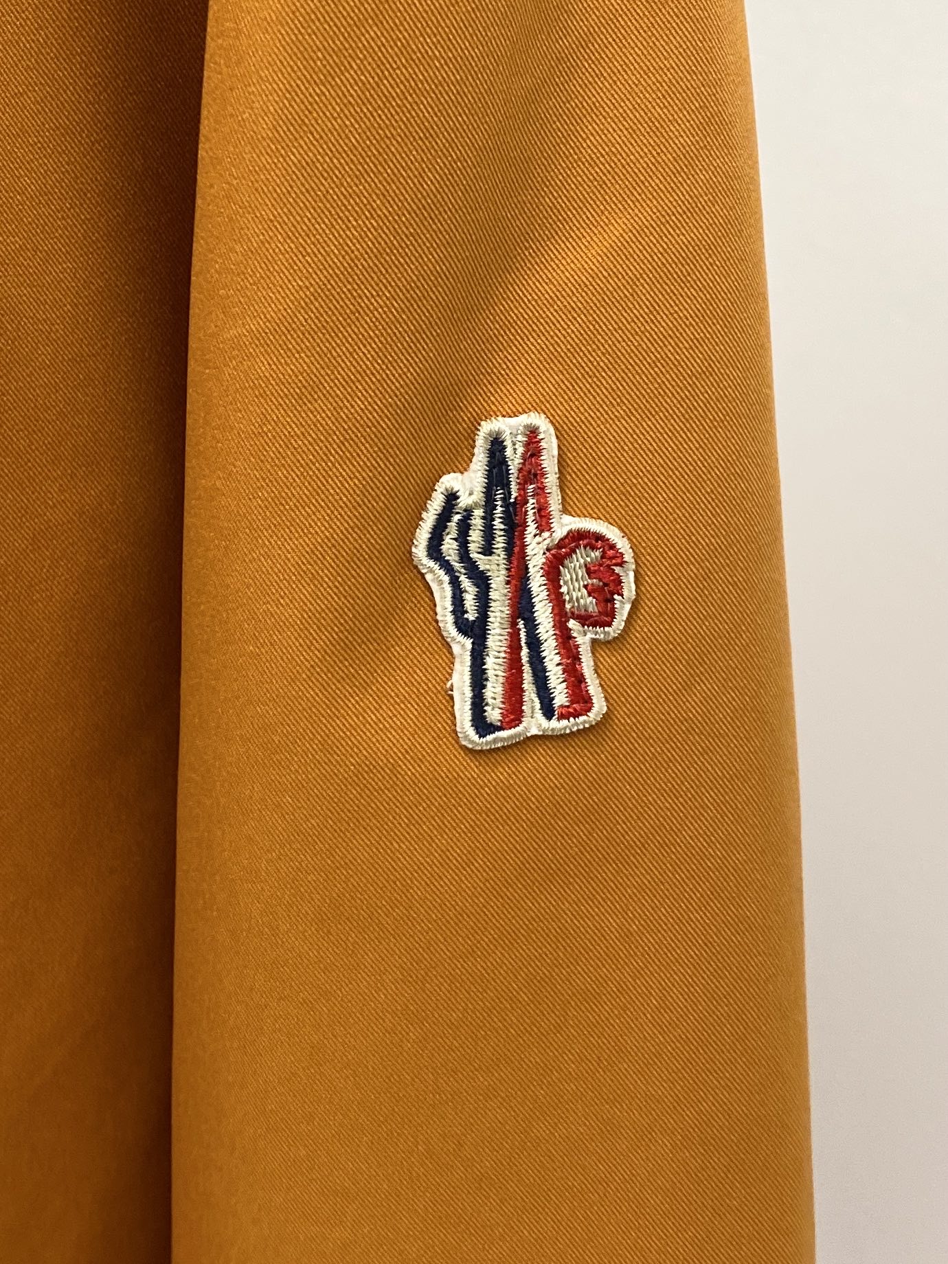 蒙口、2025最新款男士轻薄羽绒夹克、面料柔软舒适 ．上身版型超赞 ．拉链．辅料都是客供 、进口面料，轻