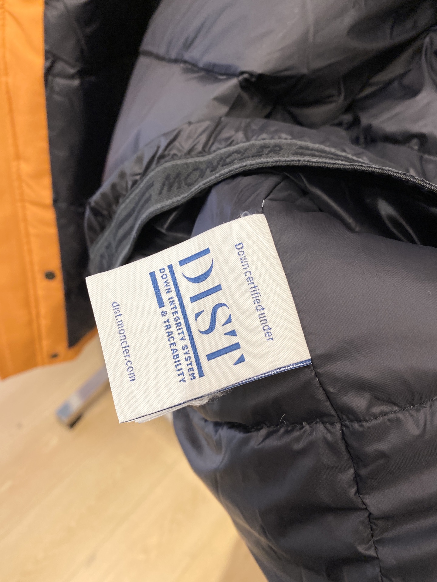 蒙口、2025最新款男士轻薄羽绒夹克、面料柔软舒适 ．上身版型超赞 ．拉链．辅料都是客供 、进口面料，轻