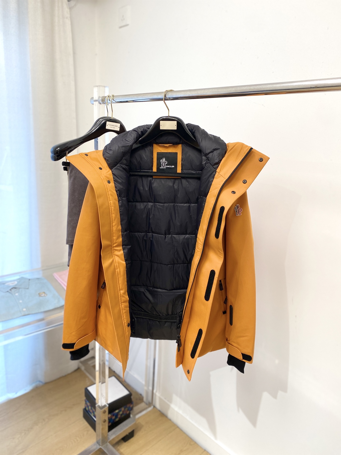 蒙口、2025最新款男士轻薄羽绒夹克、面料柔软舒适 ．上身版型超赞 ．拉链．辅料都是客供 、进口面料，轻