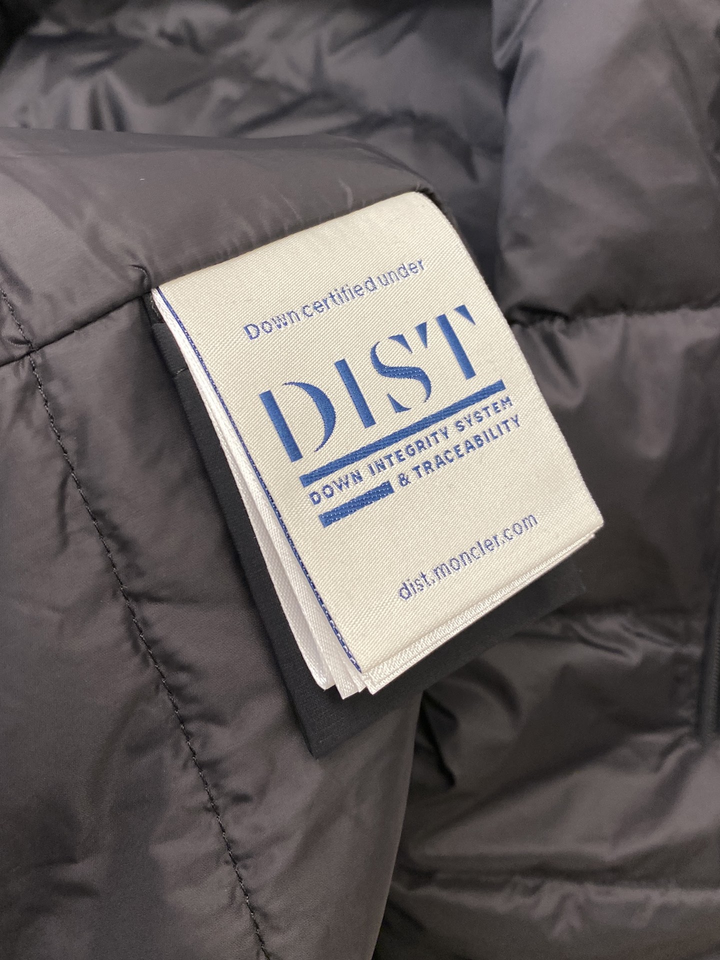 蒙口、2025最新款男士轻薄羽绒夹克、面料柔软舒适 ．上身版型超赞 ．拉链．辅料都是客供 、进口面料，轻