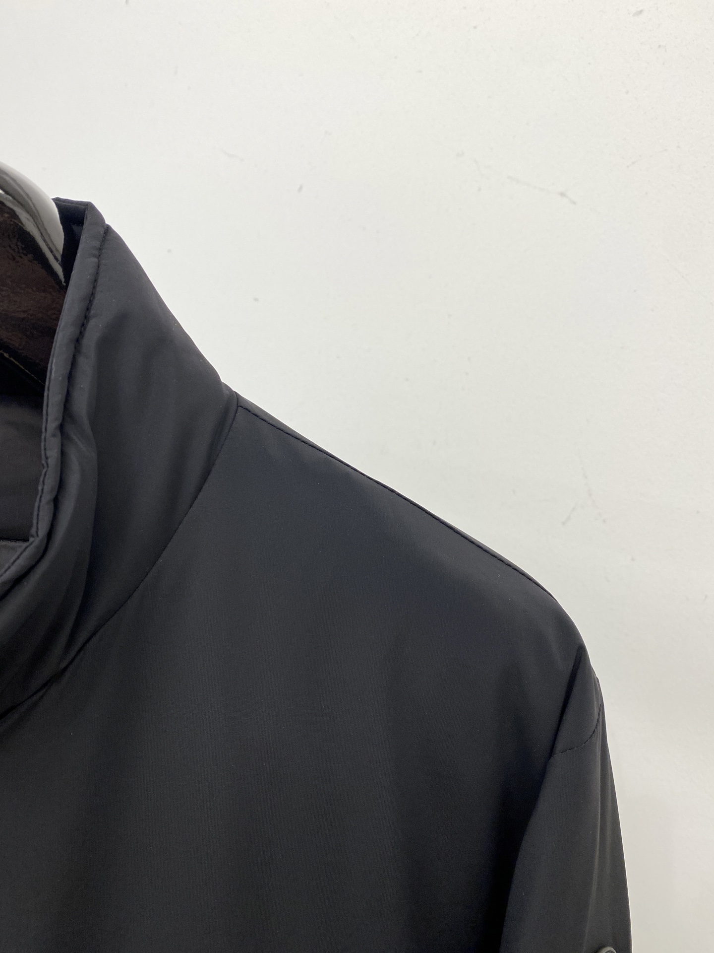 蒙口、2025最新款男士轻薄羽绒夹克、面料柔软舒适 ．上身版型超赞 ．拉链．辅料都是客供 、进口面料，轻