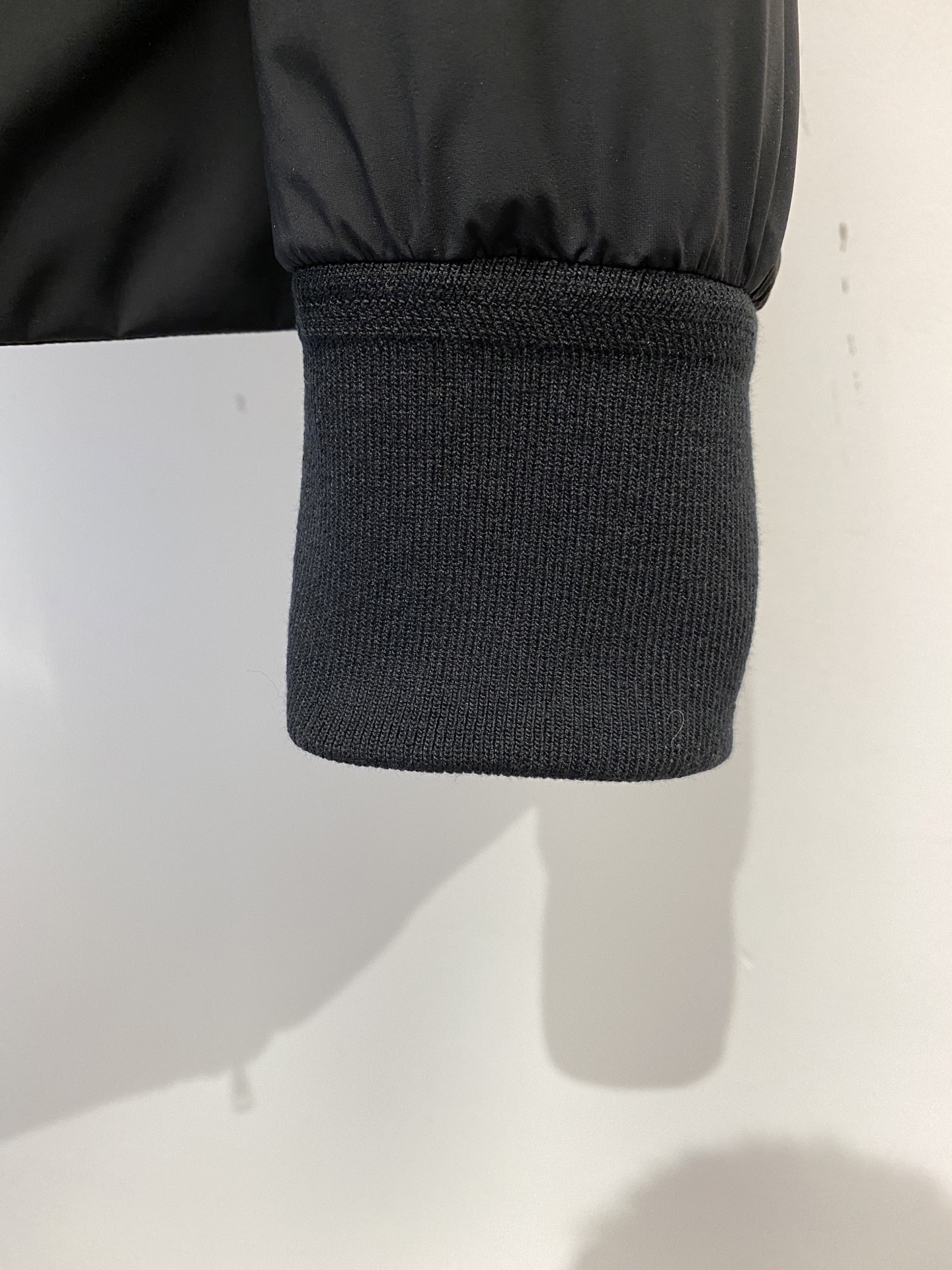 蒙口、2025最新款男士轻薄羽绒夹克、面料柔软舒适 ．上身版型超赞 ．拉链．辅料都是客供 、进口面料，轻