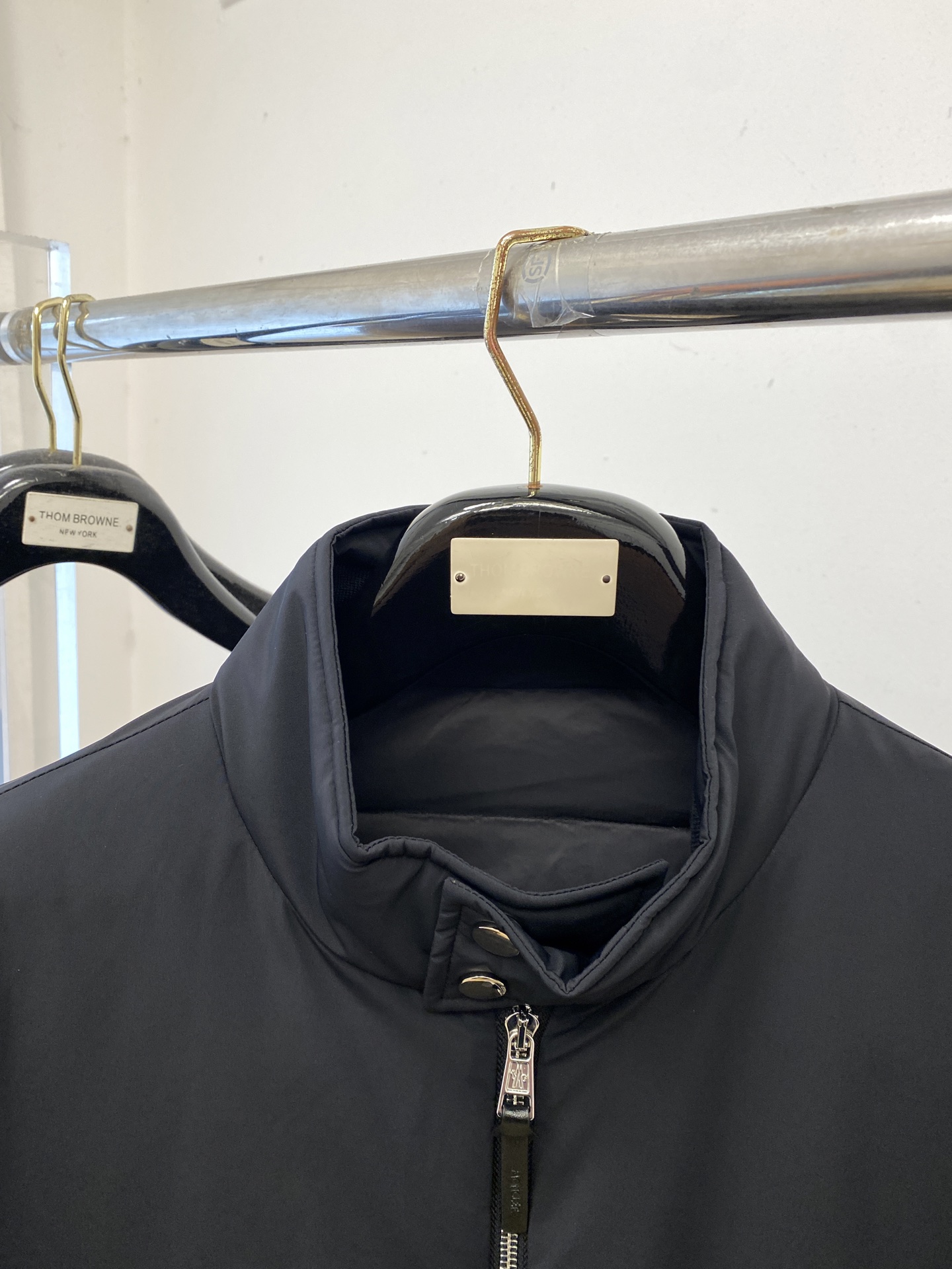 蒙口、2025最新款男士轻薄羽绒夹克、面料柔软舒适 ．上身版型超赞 ．拉链．辅料都是客供 、进口面料，轻