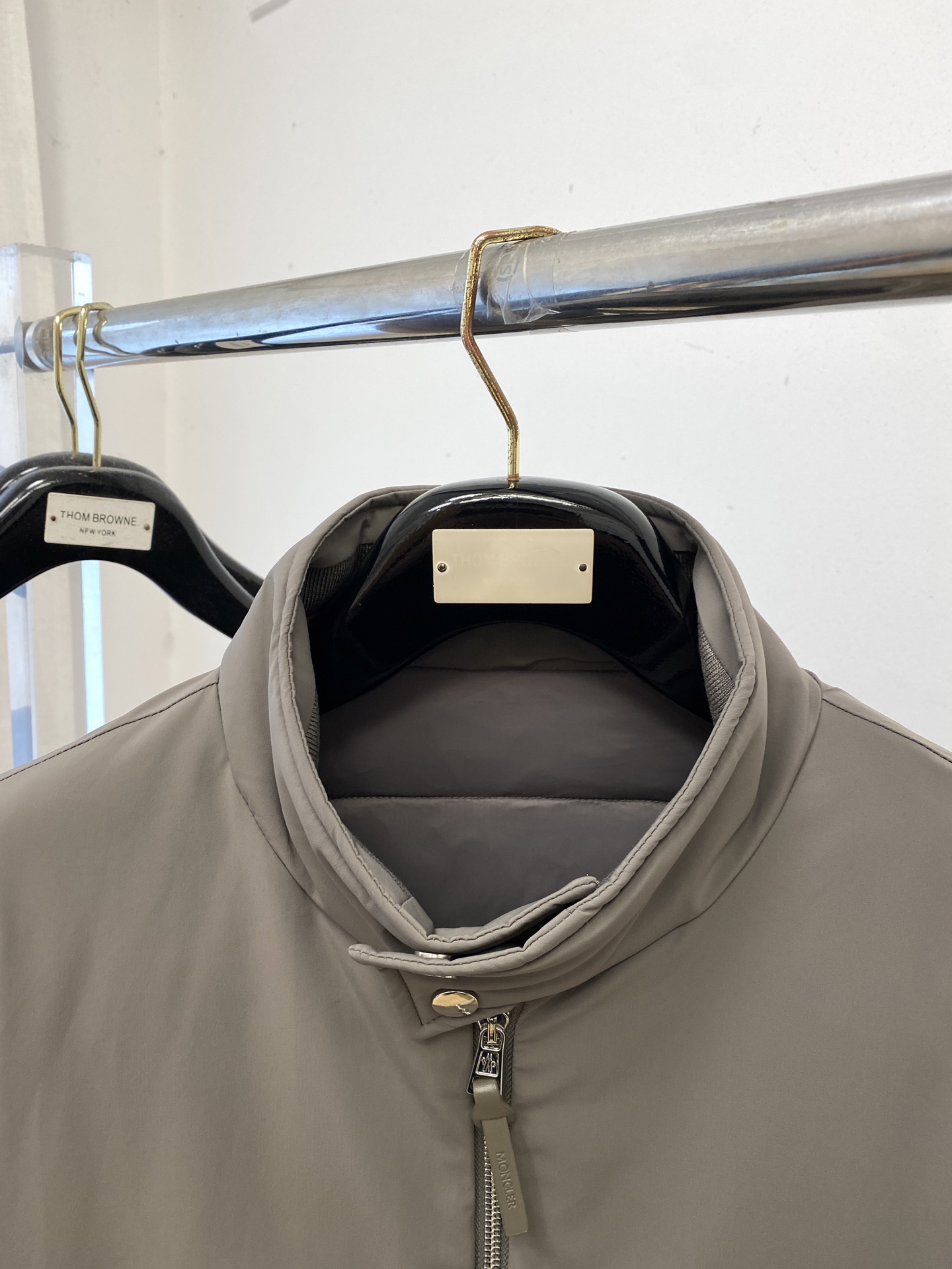 蒙口、2025最新款男士轻薄羽绒夹克、面料柔软舒适 ．上身版型超赞 ．拉链．辅料都是客供 、进口面料，轻