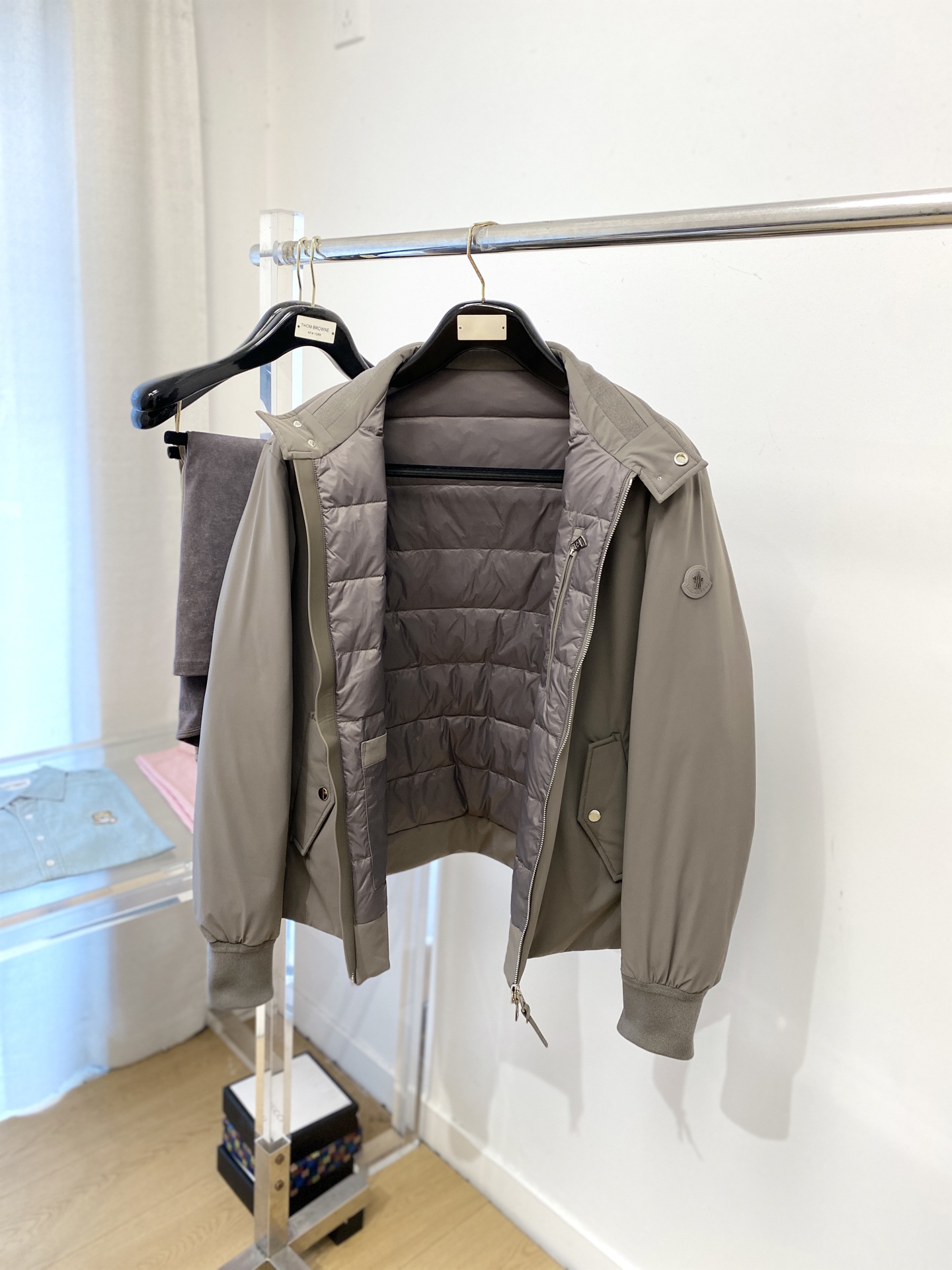 蒙口、2025最新款男士轻薄羽绒夹克、面料柔软舒适 ．上身版型超赞 ．拉链．辅料都是客供 、进口面料，轻