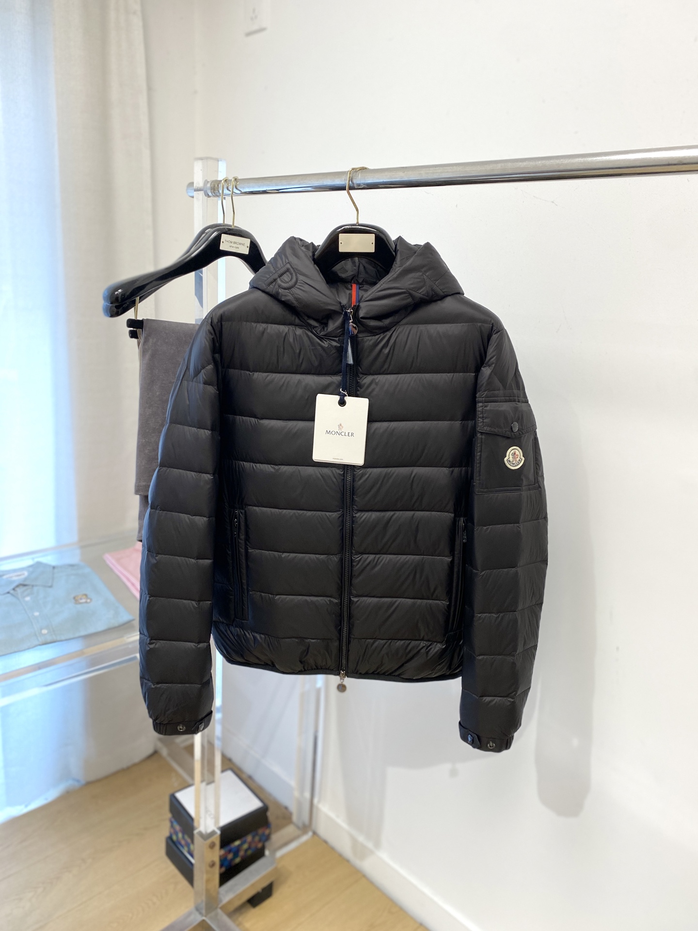 蒙口、2025最新款男士轻薄羽绒服、面料柔软舒适 ．上身版型超赞 ．拉链．辅料都是客供 、进口面料，轻便