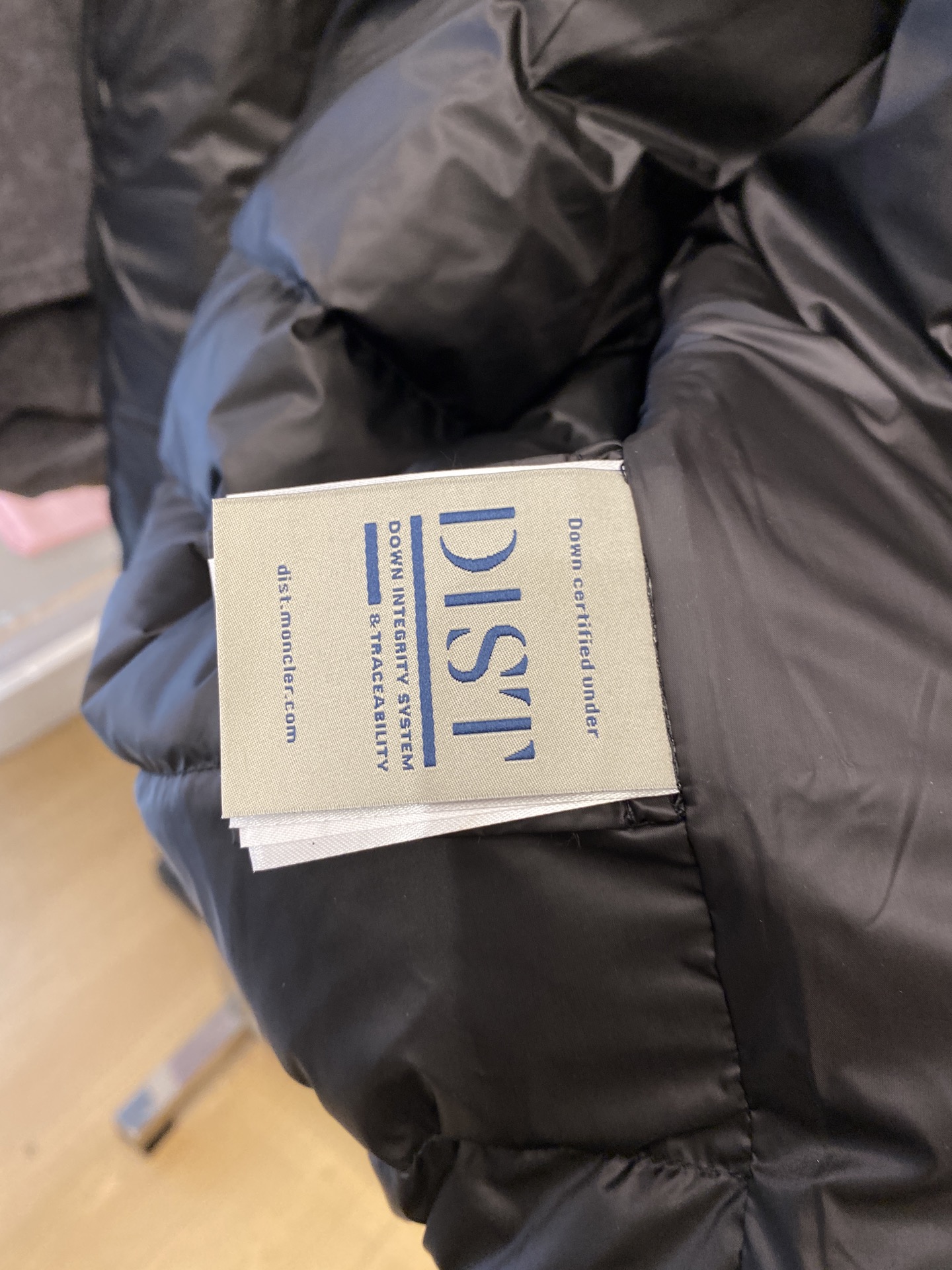 蒙口、2025最新款男士轻薄羽绒服、面料柔软舒适 ．上身版型超赞 ．拉链．辅料都是客供 、进口面料，轻便